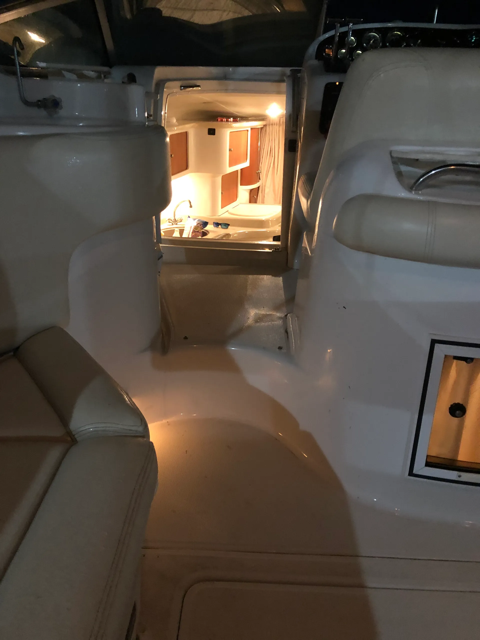 Chris Craft 328 Express Cruiser in Fort Worth, TX — photo 5