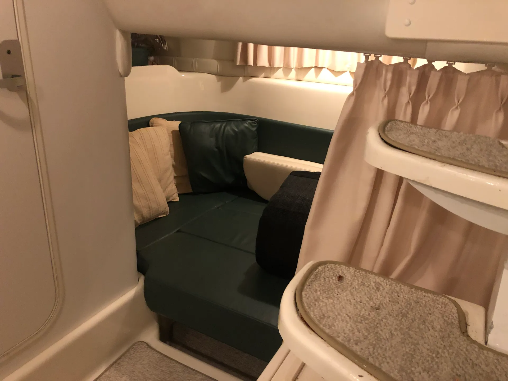 Chris Craft 328 Express Cruiser in Fort Worth, TX — photo 9