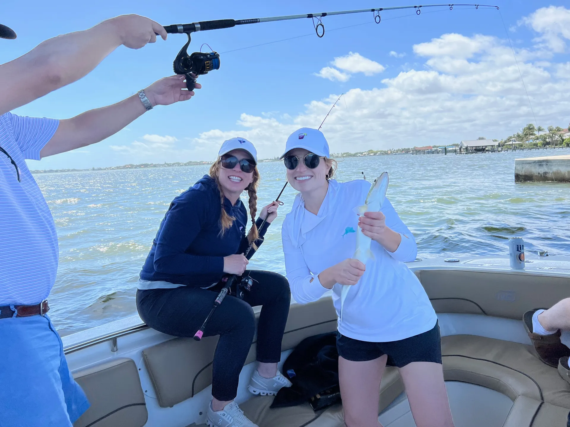 25' Twin Engine Center Console - Perfect for Sandbar or Fishing!