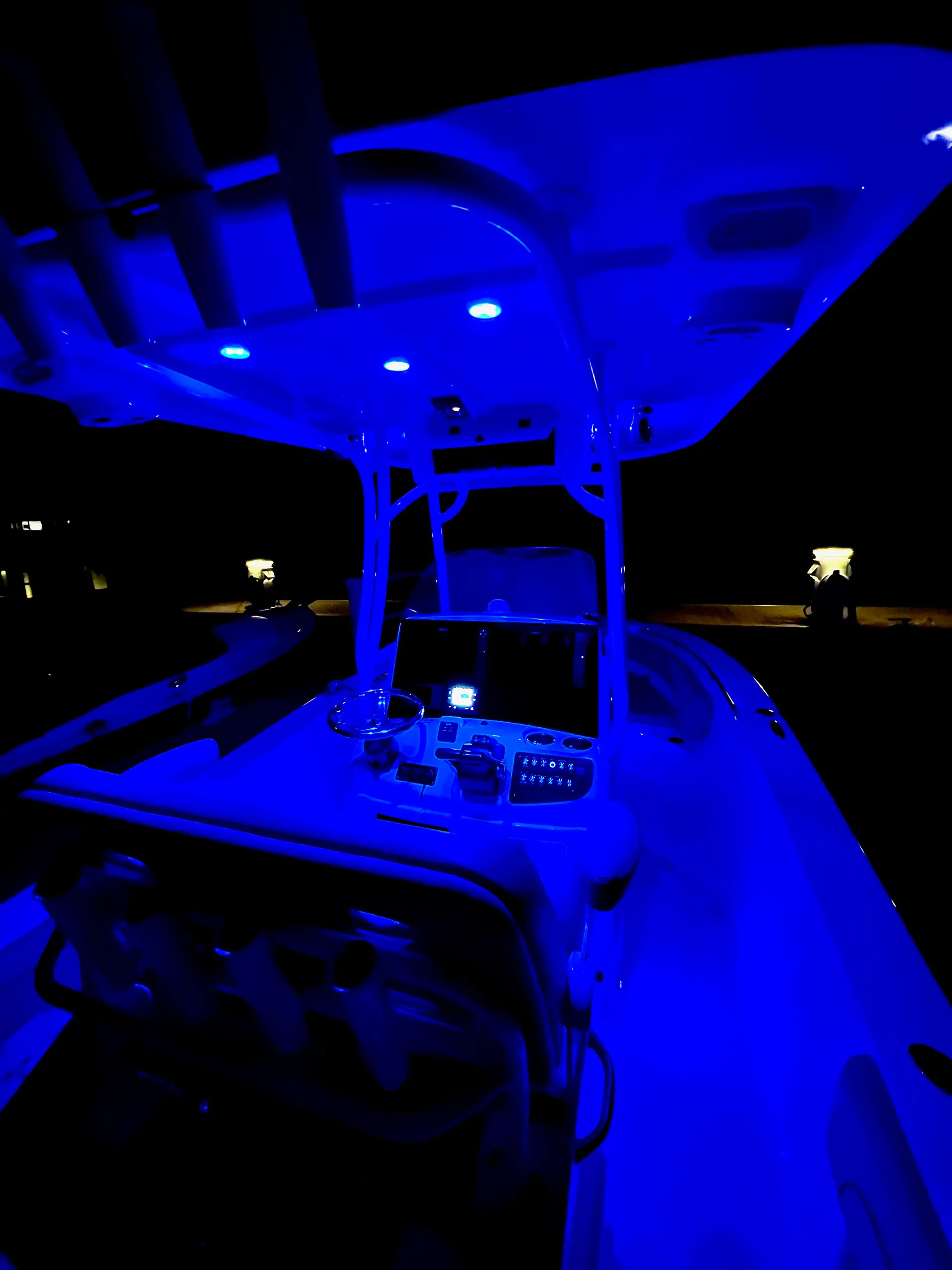 25' Twin Engine Center Console - Perfect for Sandbar or Fishing!