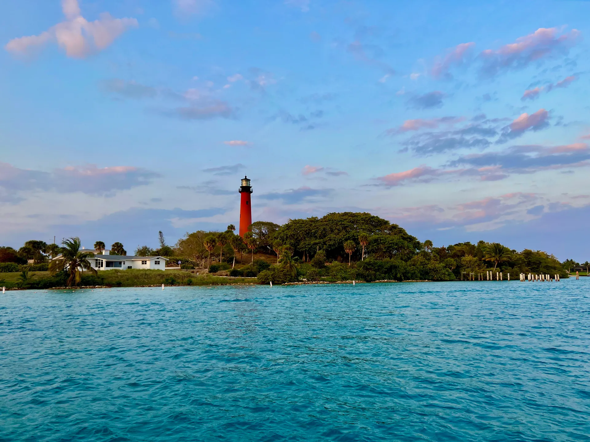 25' Twin Engine Center Console - Perfect for Sandbar or Fishing!