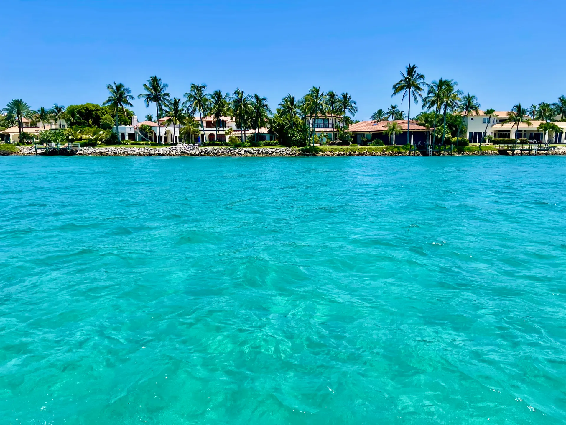 25' Twin Engine Center Console - Perfect for Sandbar or Fishing!