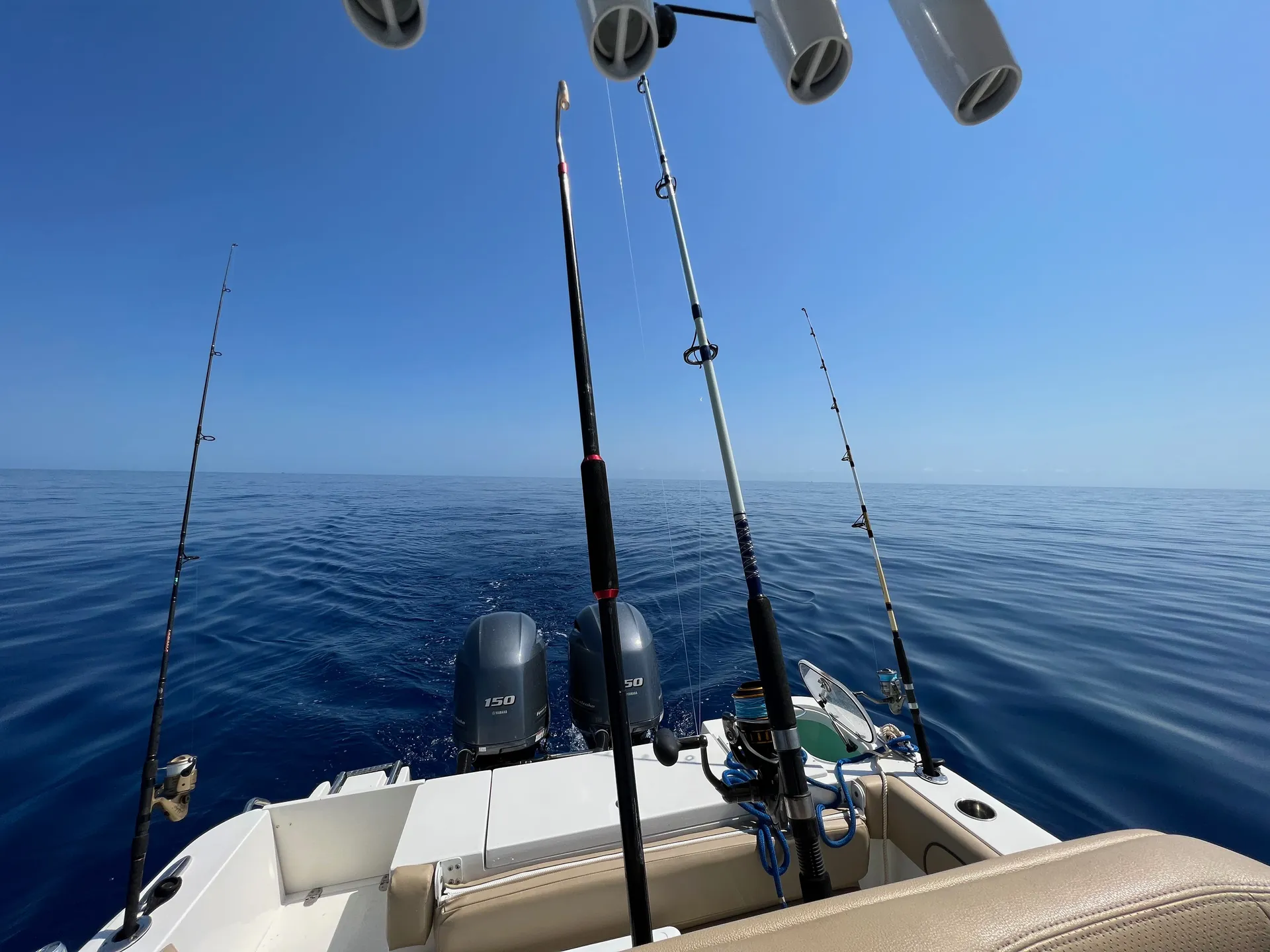 25' Twin Engine Center Console - Perfect for Sandbar or Fishing!