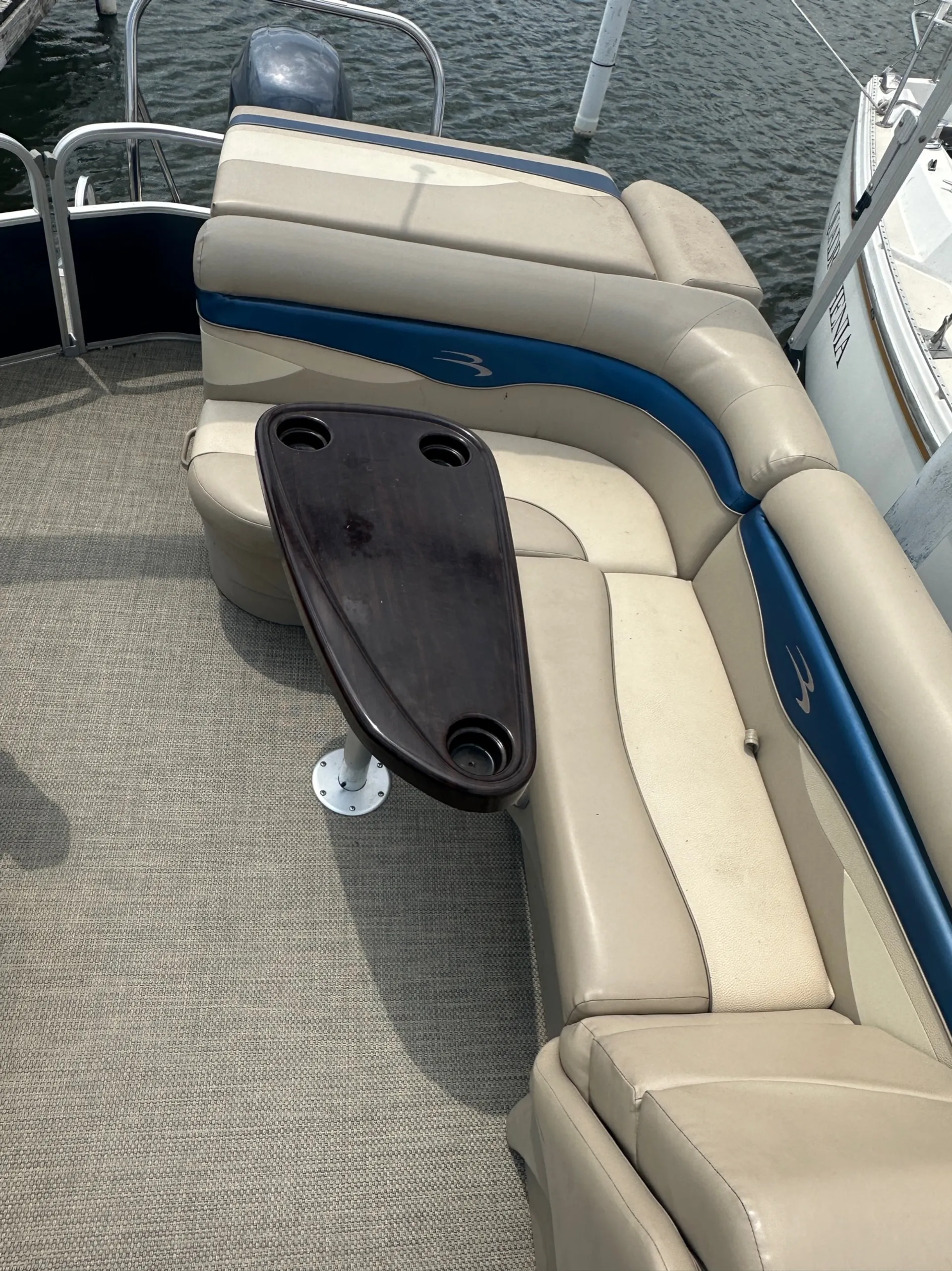 Bennington Tritoon 150HP 