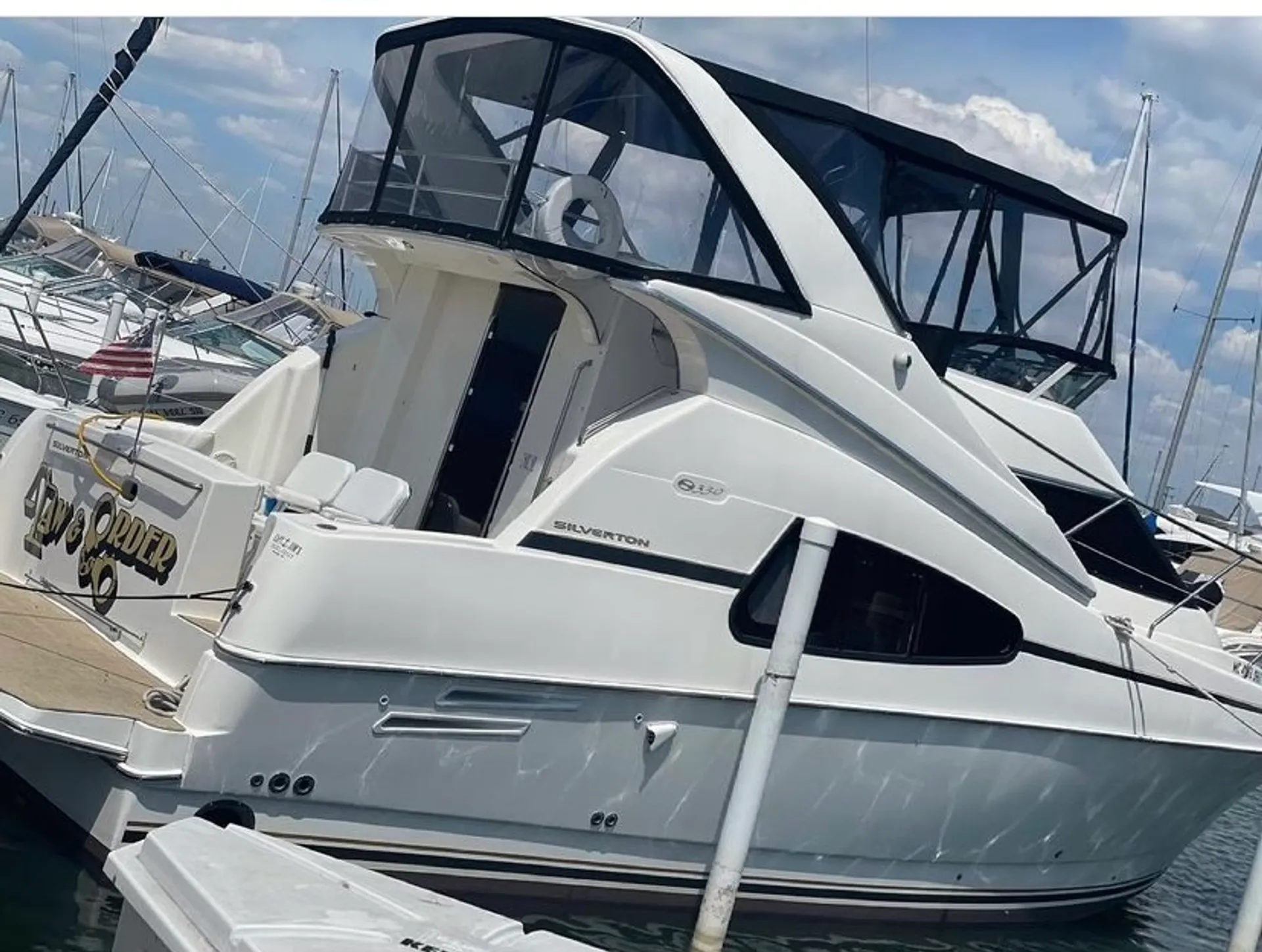 Silverton Marine 330 Sport Bridge in Harrison Township, MI — photo 2