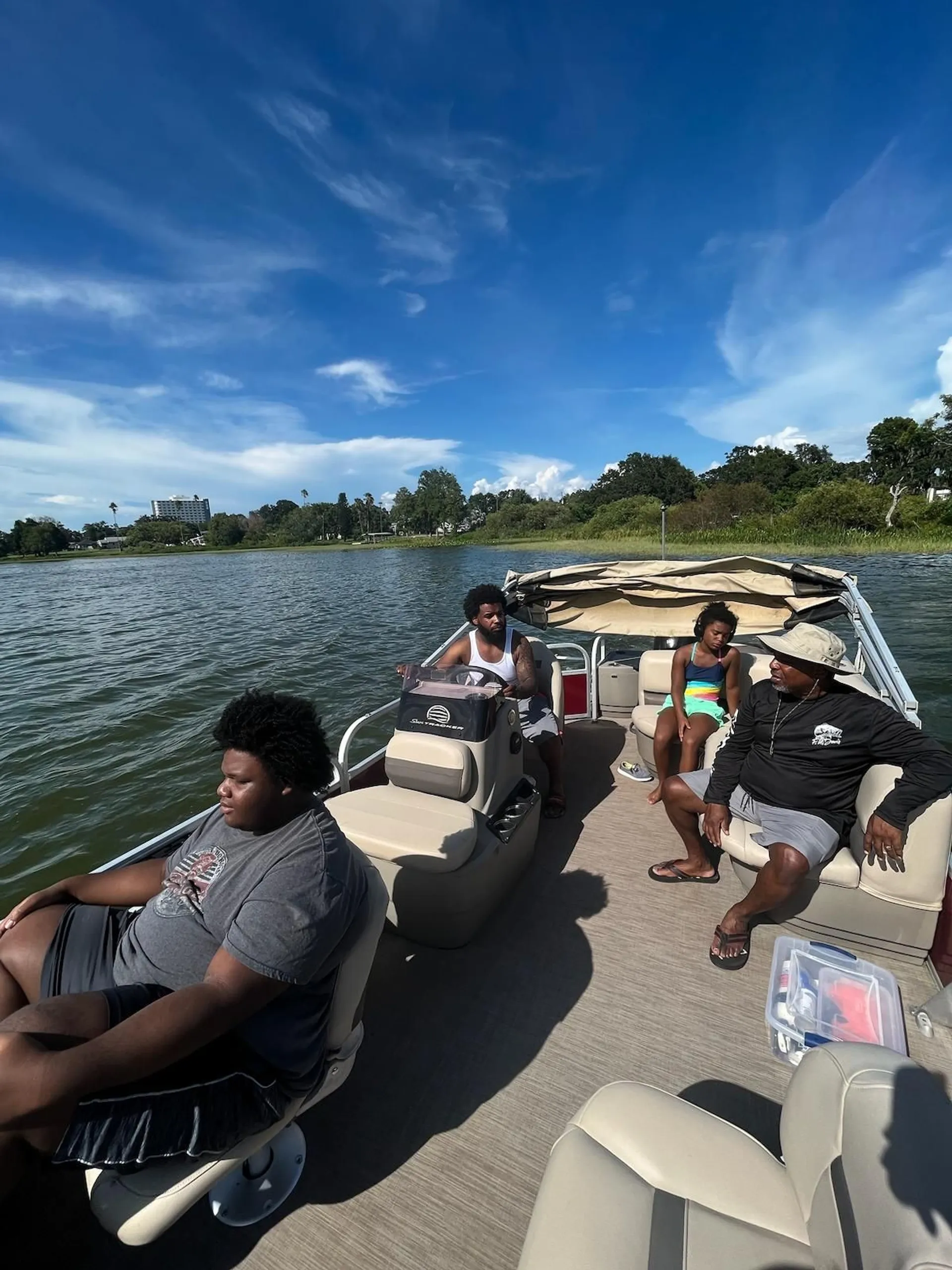 SUN TRACKER BASS BUGGY 18 DLX in Eagle Lake, FL — photo 6