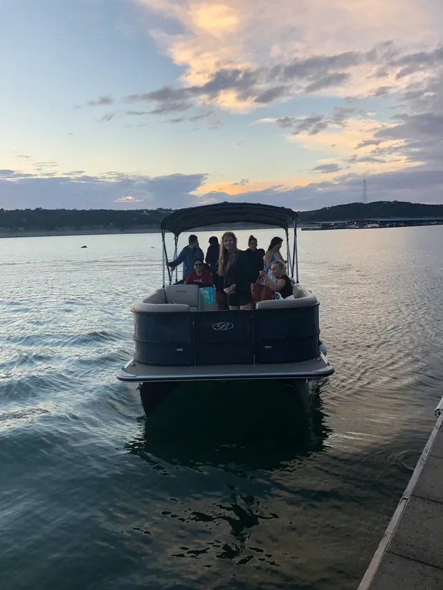 Rent a ENCORE BENTLEY pontoon in Austin, TX near me