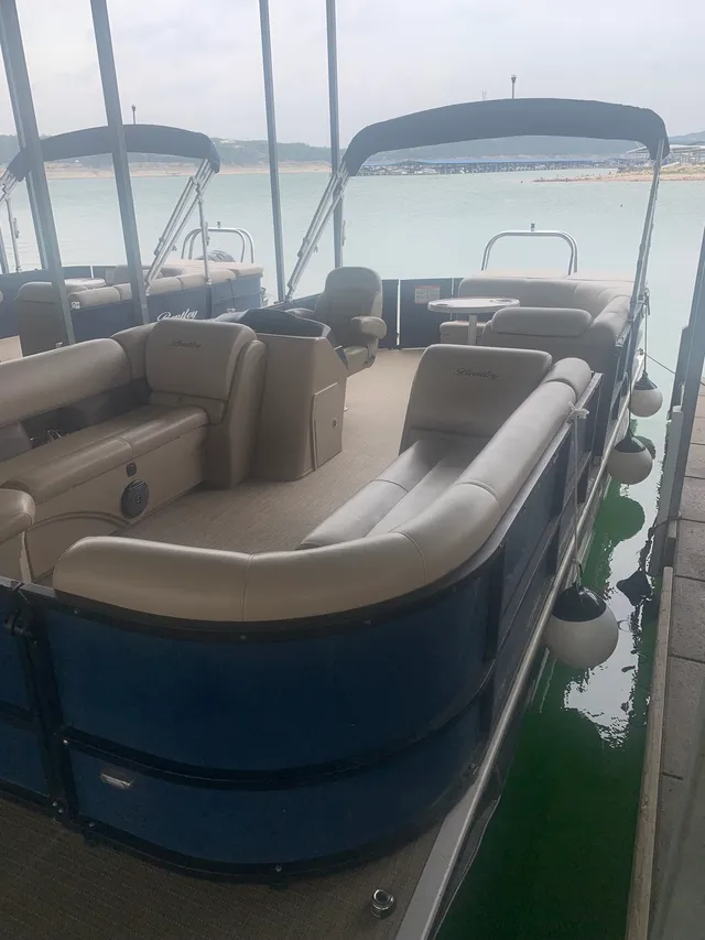 Rent a ENCORE BENTLEY pontoon in Austin, TX near me