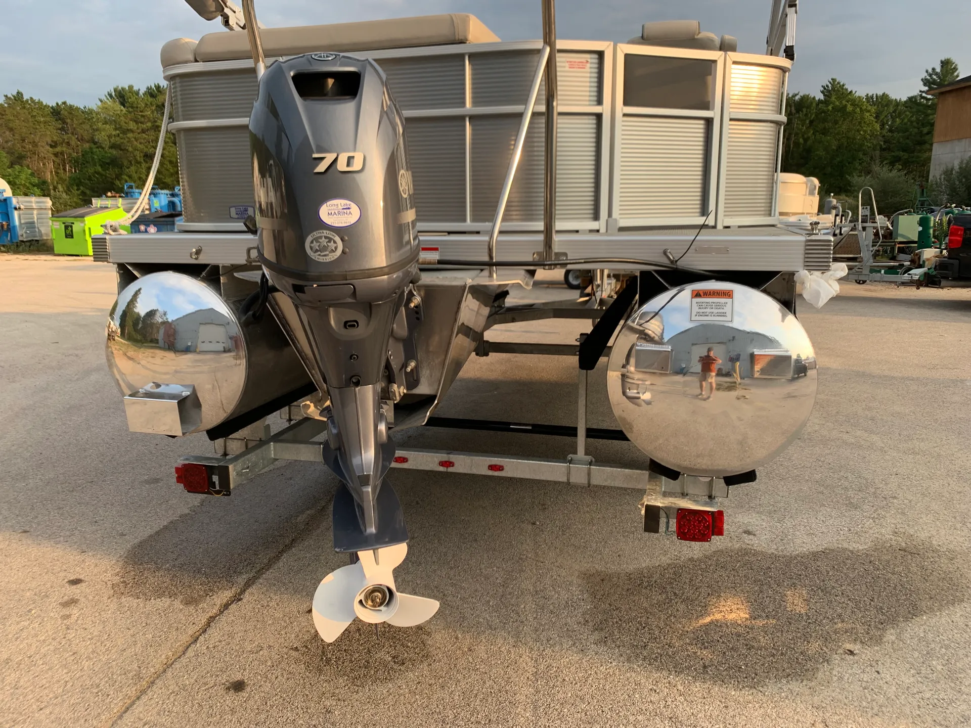 Pontoons so shiny you can shave in the reflection! <br/>