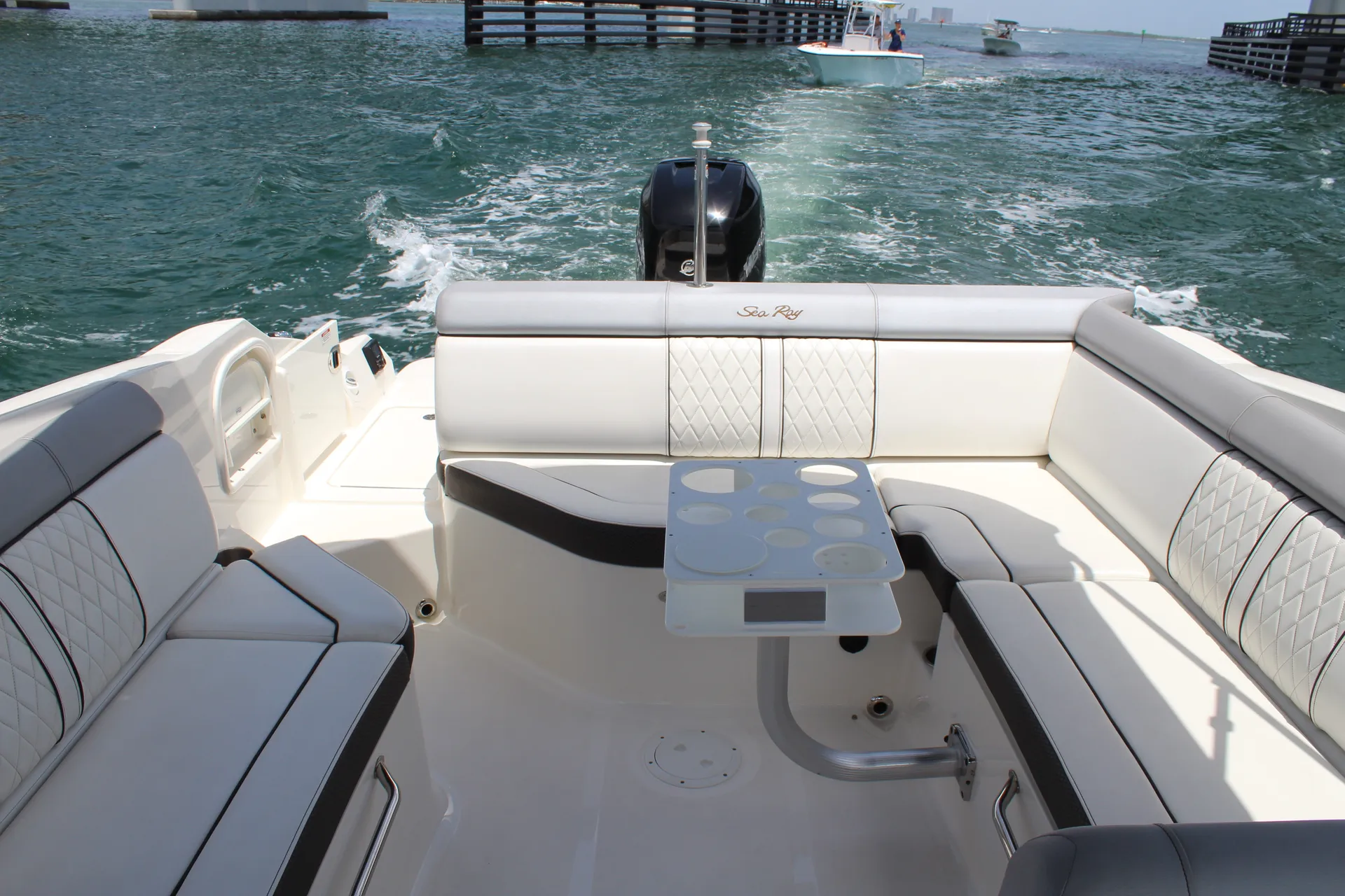 Luxury boat that fits 12 guests - Restroom - Free Fuel 