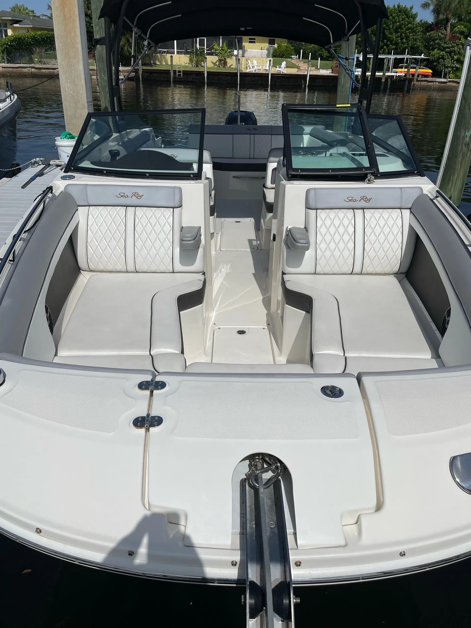 Luxury boat that fits 12 guests - Restroom - Free Fuel 