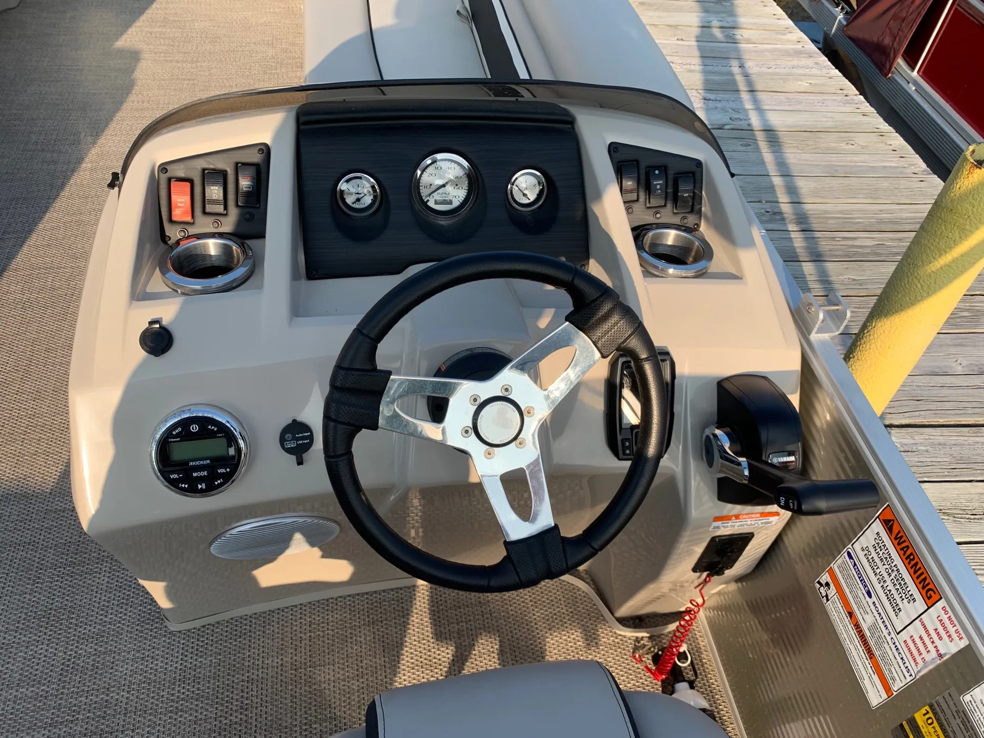 Pontoons so shiny you can shave in the reflection! <br/>