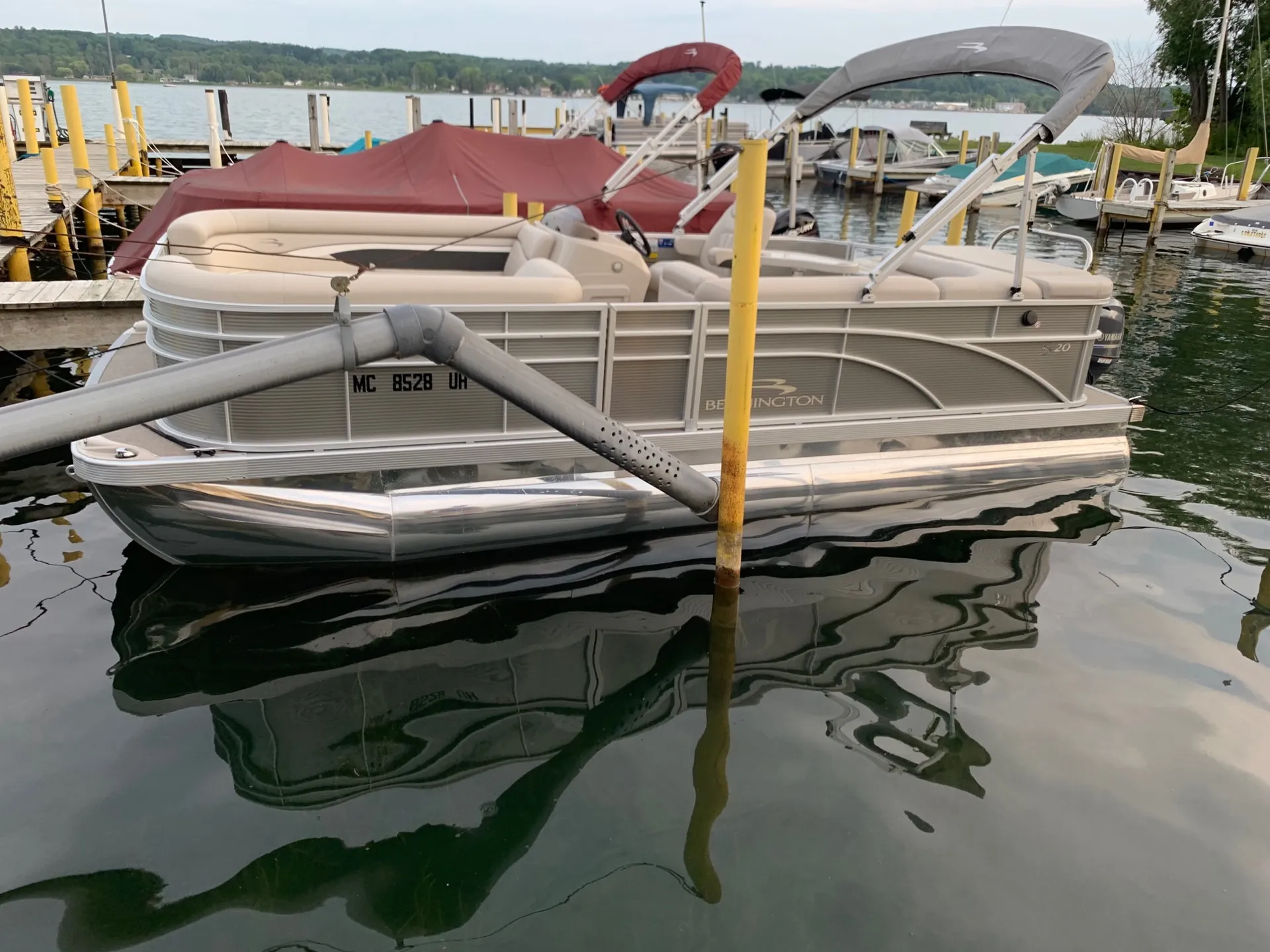 Pontoons so shiny you can shave in the reflection! <br/>