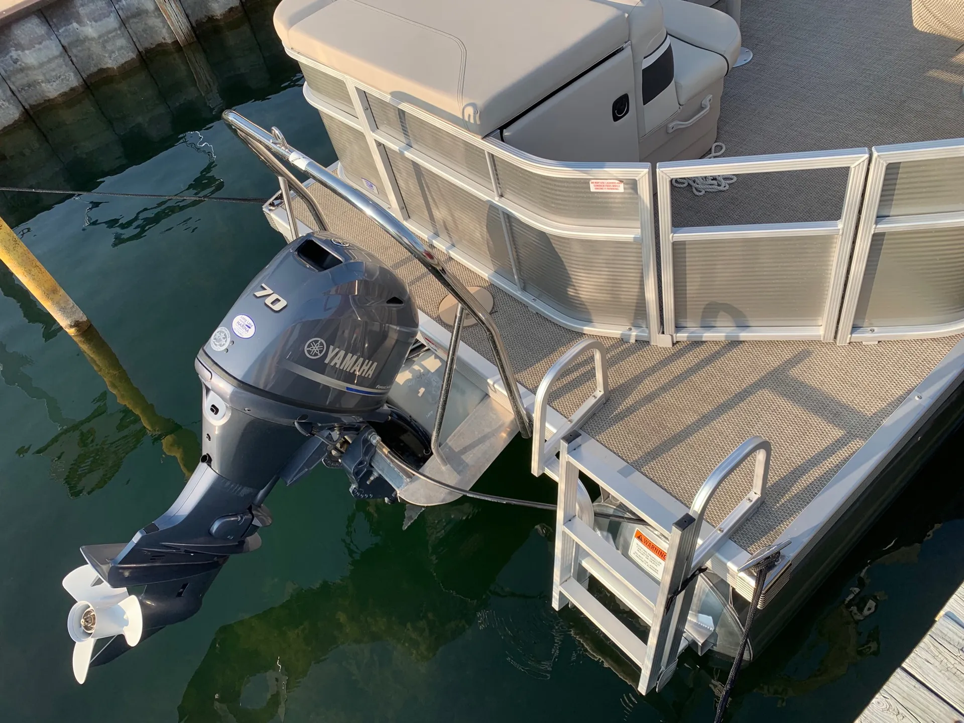 Pontoons so shiny you can shave in the reflection! <br/>