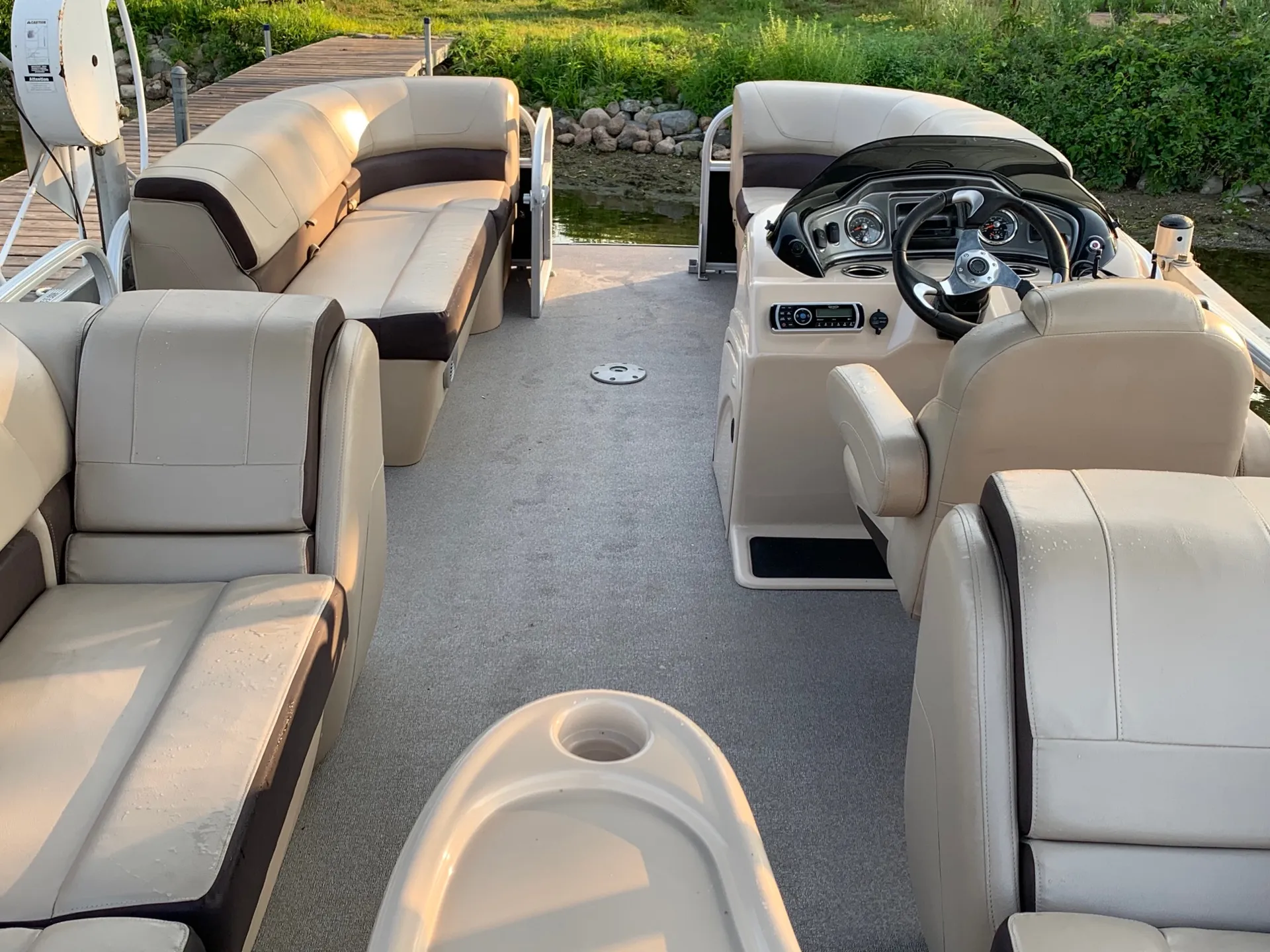 22ft 115HP Tritoon on Medicine Lake