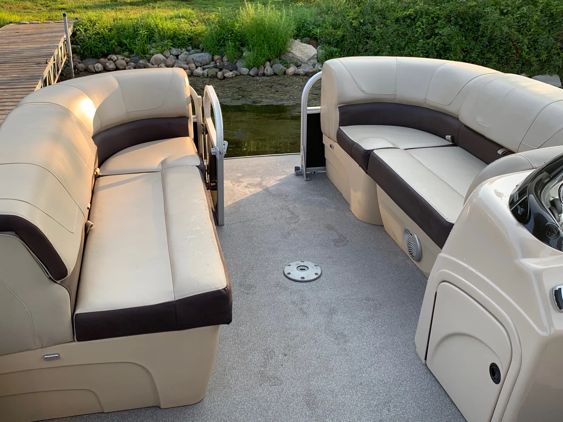 22ft 115HP Tritoon on Medicine Lake