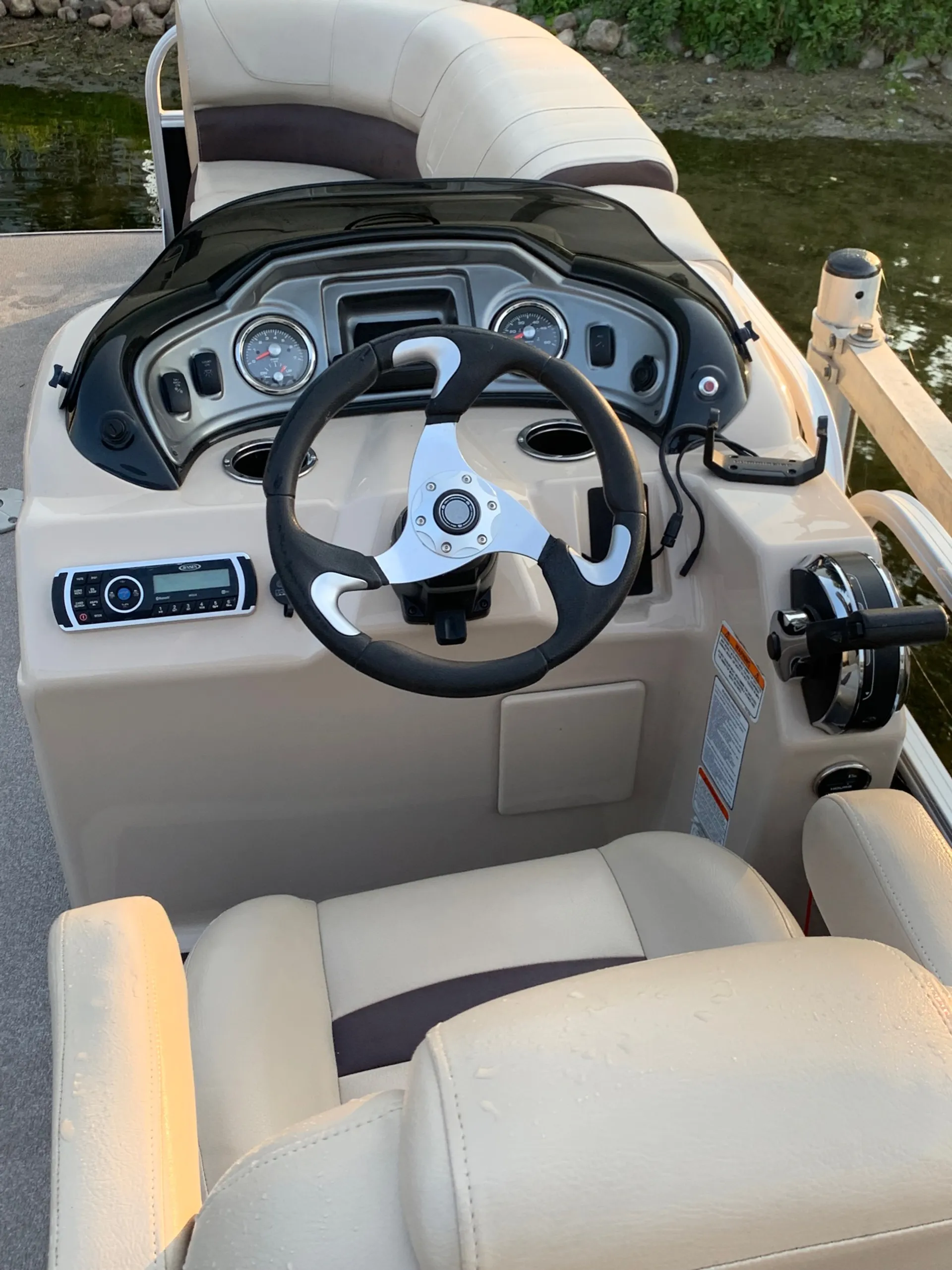 22ft 115HP Tritoon on Medicine Lake