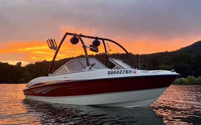 Rent a Bayliner bow rider in Hiawassee, GA near me