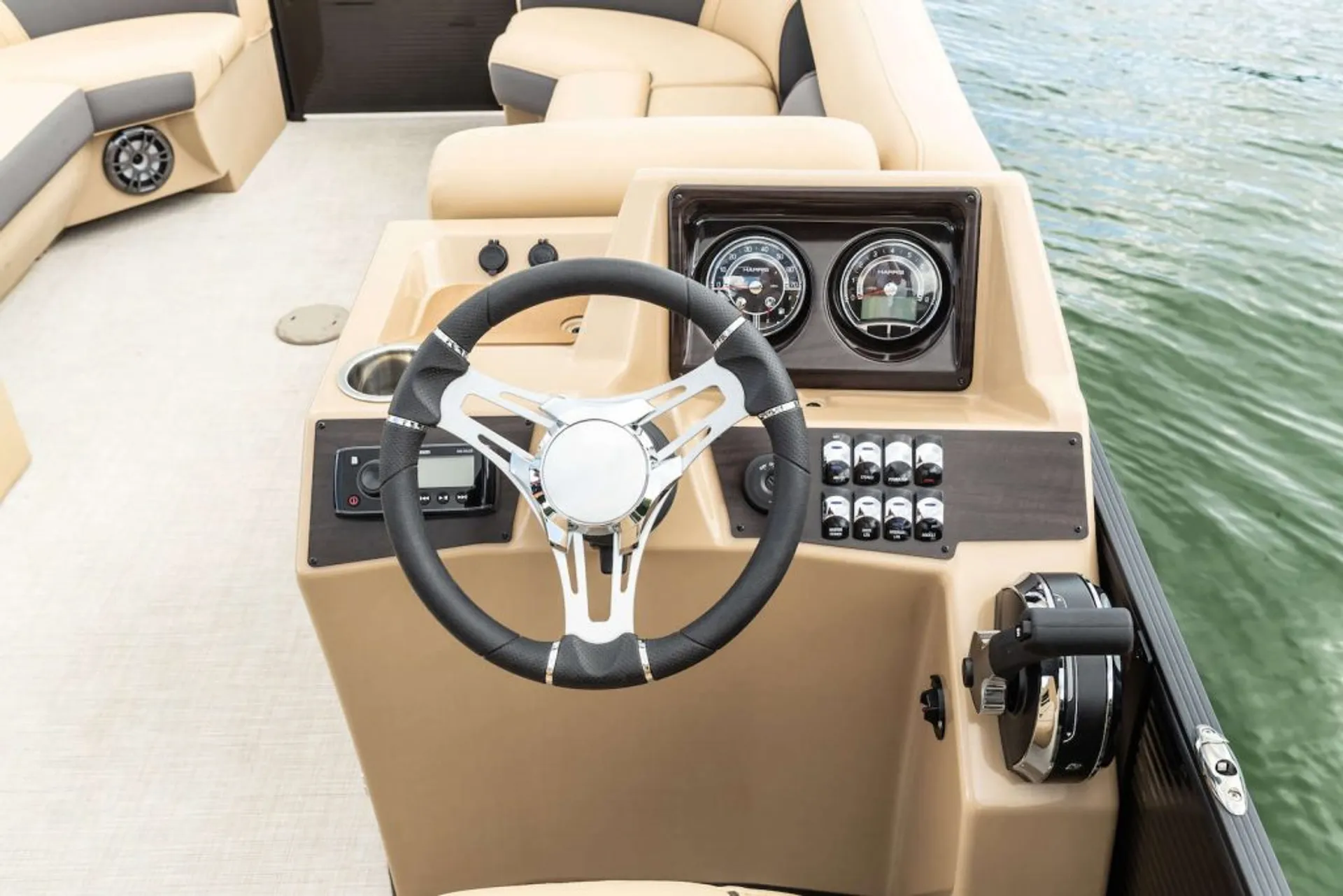 Harris Boats 230 CRUISER SERIES in Sister Bay, WI — photo 4