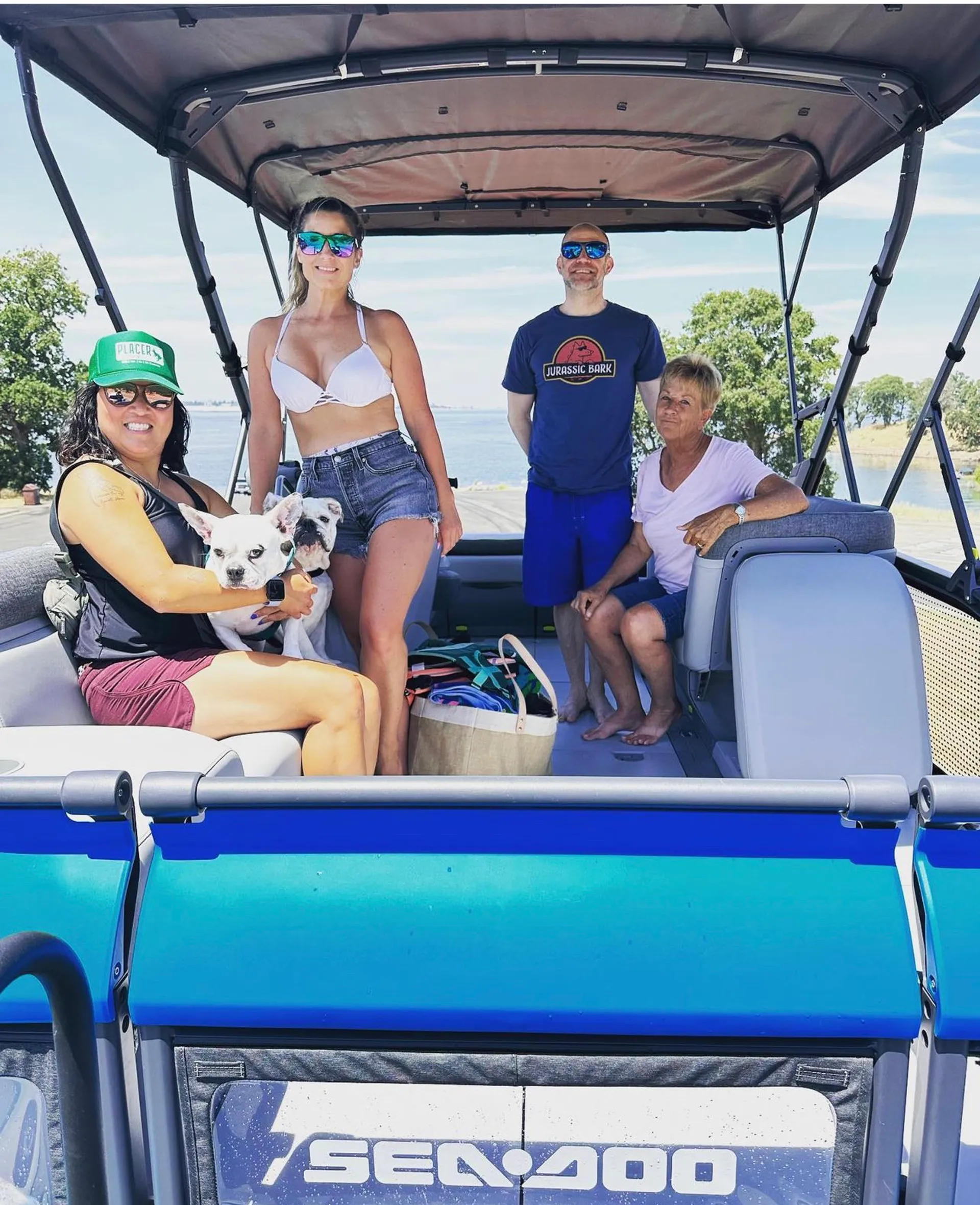 Folsom Lake’s #1 Boat Rentals: 18’ & 21’ Pontoons Ready to Book!