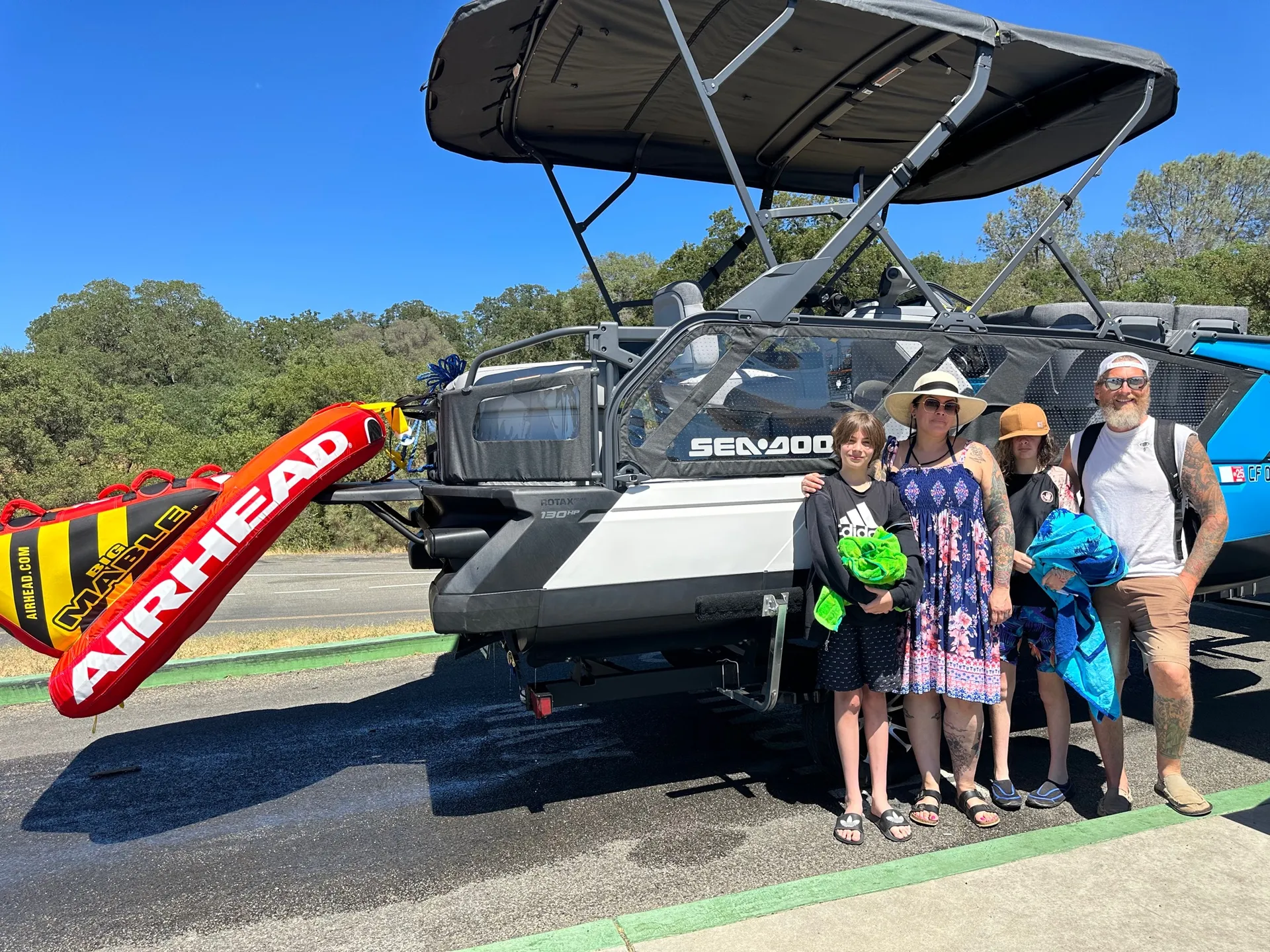 Folsom Lake’s #1 Boat Rentals: 18’ & 21’ Pontoons Ready to Book!