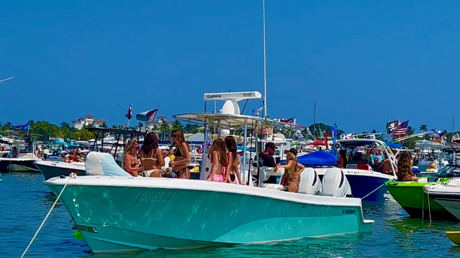 25' Twin Engine Center Console - Perfect for Sandbar or Fishing!