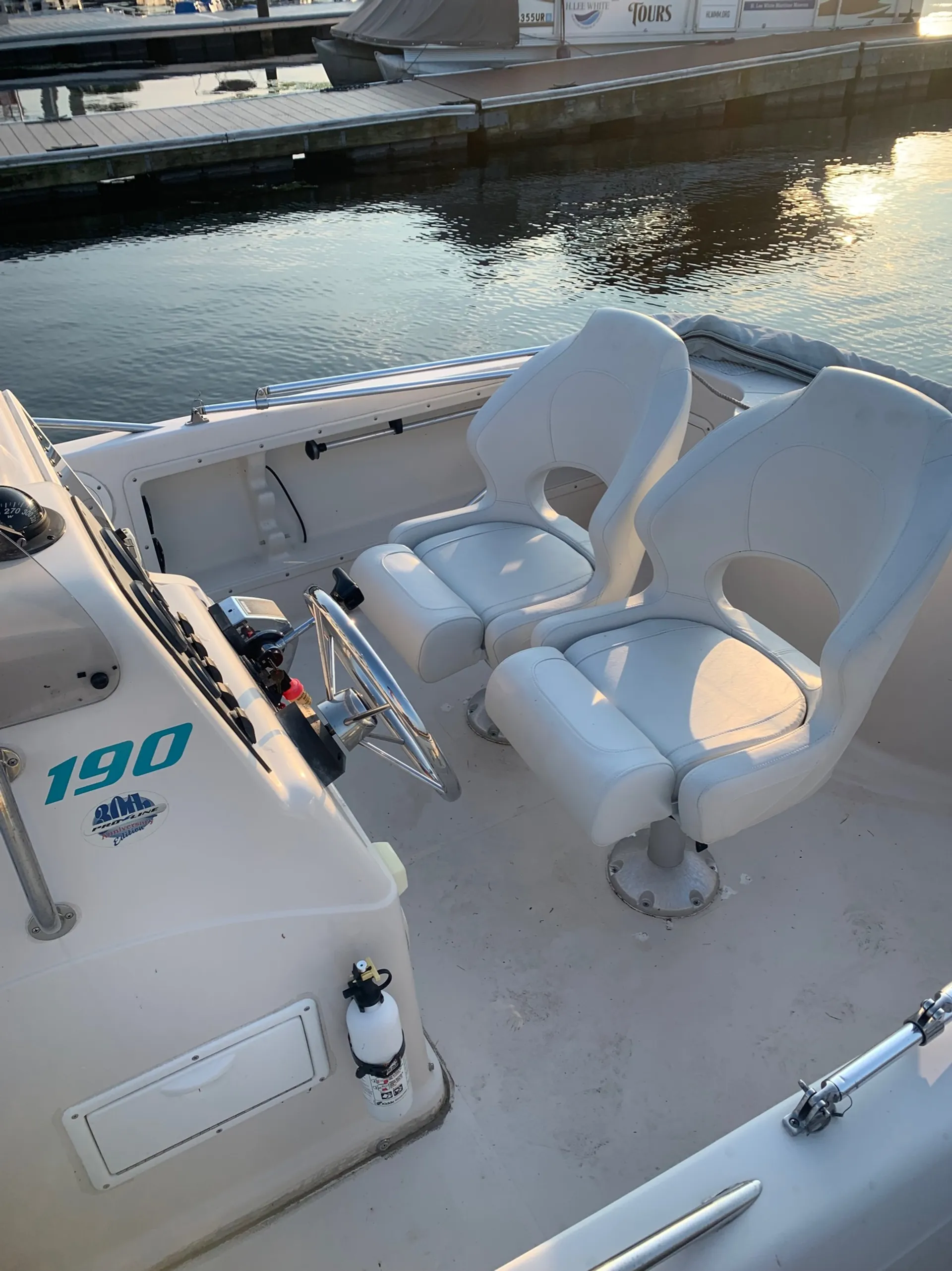 Pro-Line Sportsman 190 Center Console Boat Garmin & Bluetooth Stereo!