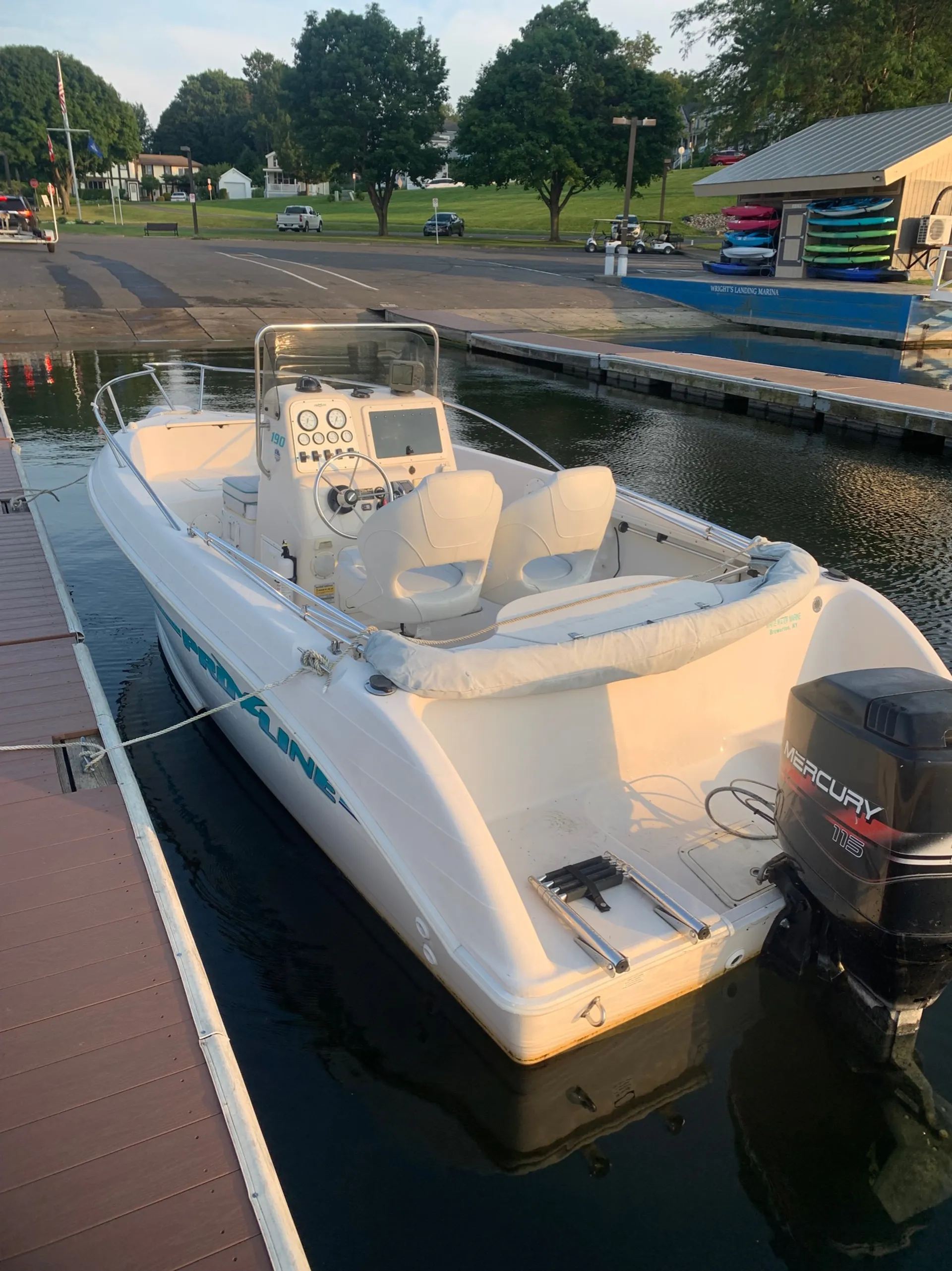 Pro-Line Sportsman 190 Center Console Boat Garmin & Bluetooth Stereo!