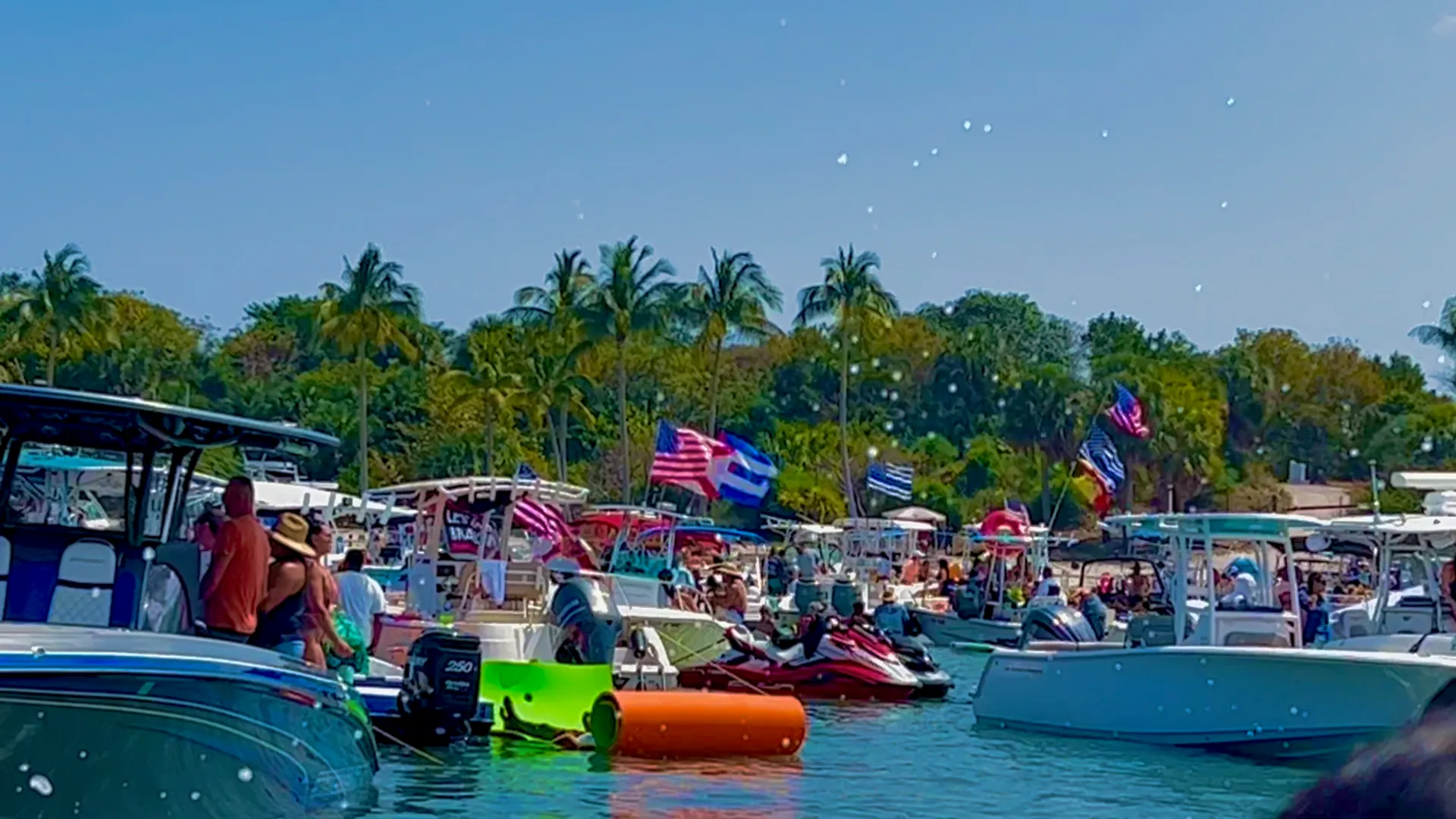 25' Twin Engine Center Console - Perfect for Sandbar or Fishing!