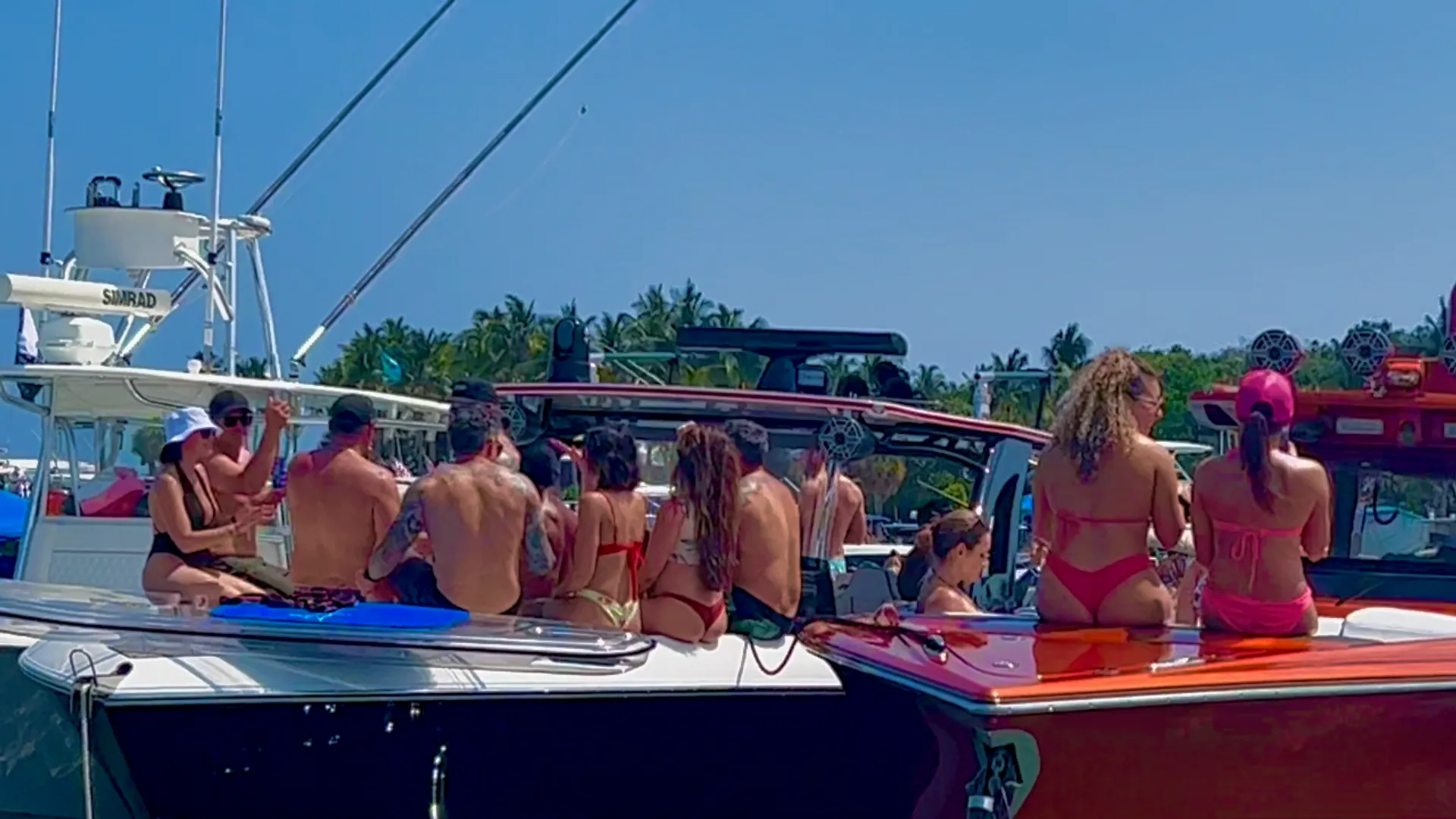 25' Twin Engine Center Console - Perfect for Sandbar or Fishing!