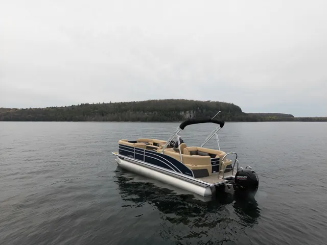 Rent a Harris Boats pontoon in Sister Bay, WI near me