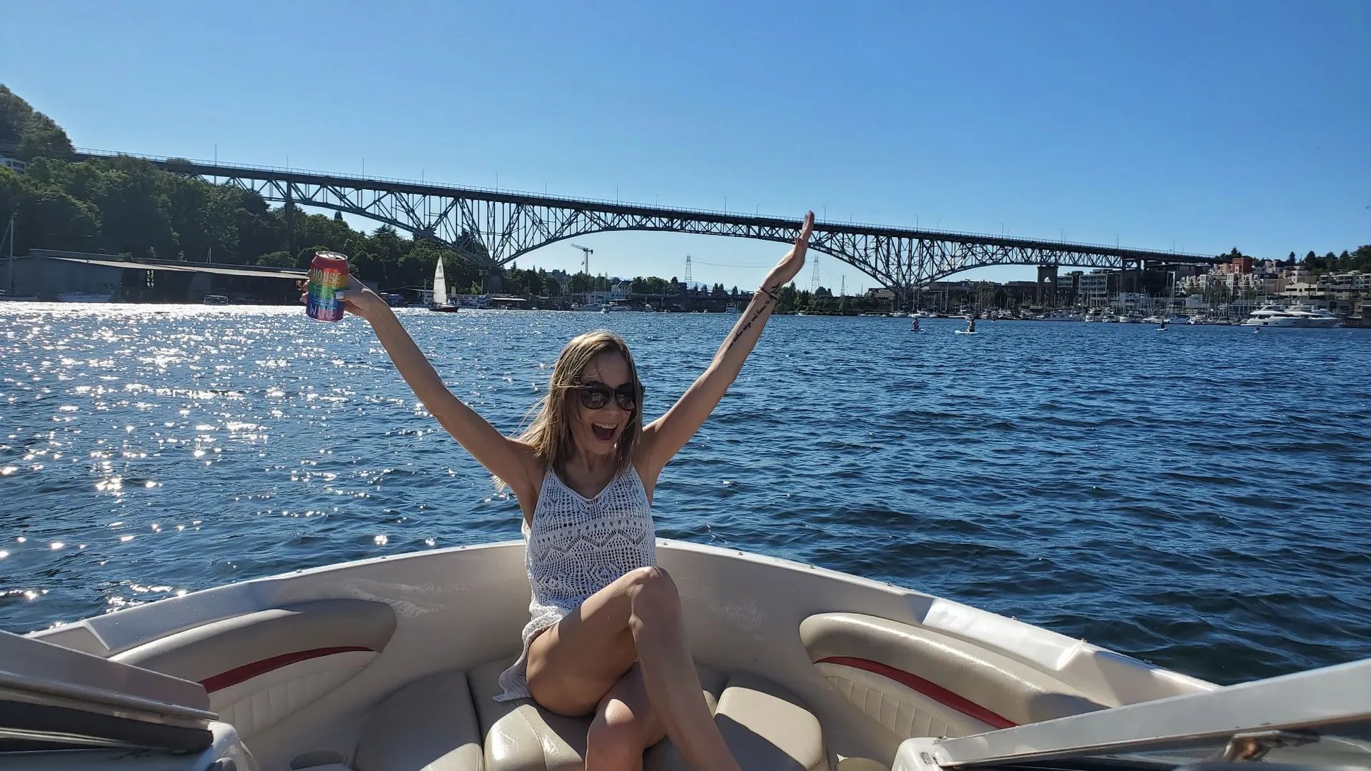 Fast and Fun 20' Glastron Bowrider on Lake Union/Lake Washington