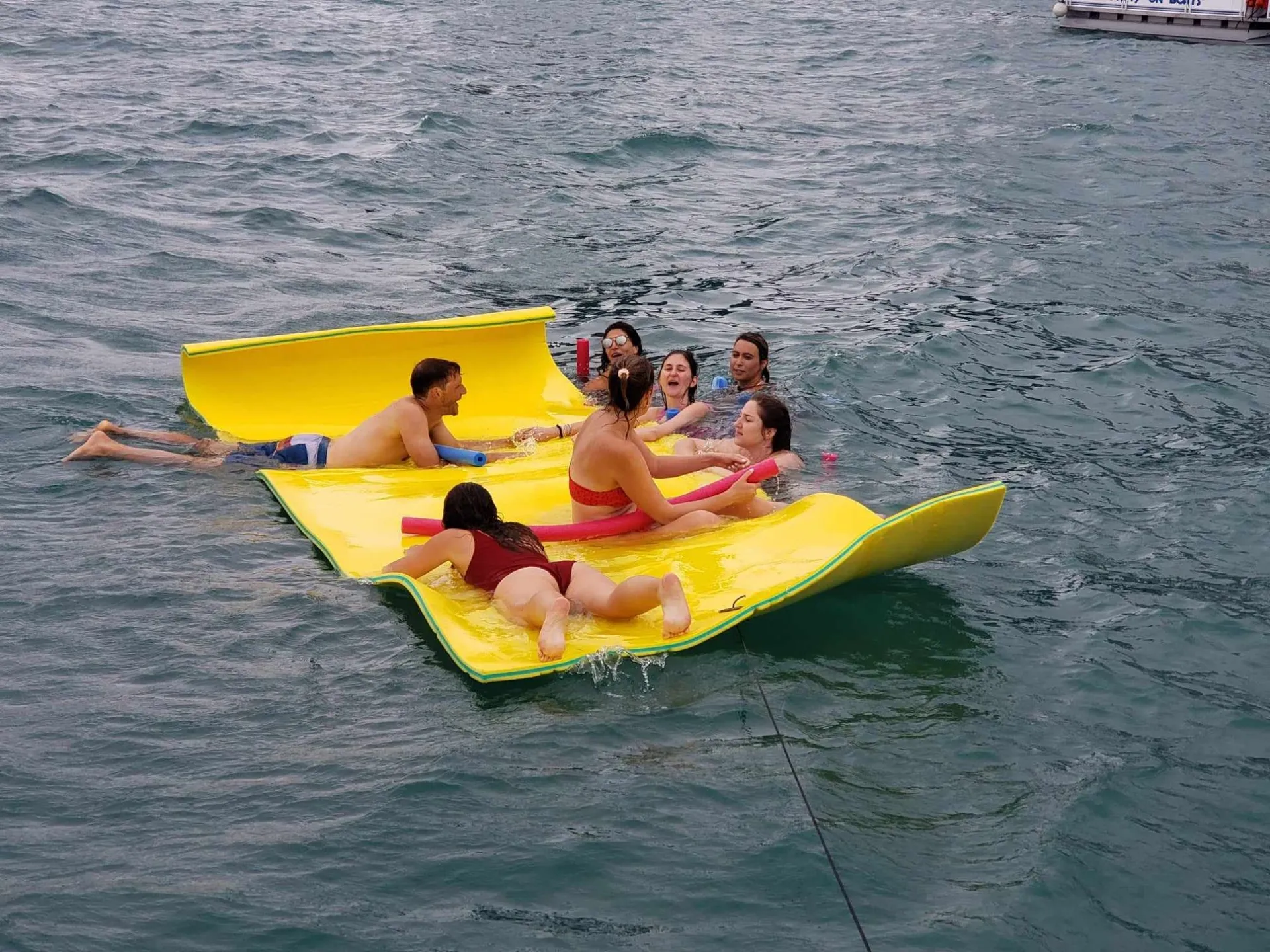 37' Yacht - Includes Gas & Lily Pad! One Big Outdoor Seating Area!