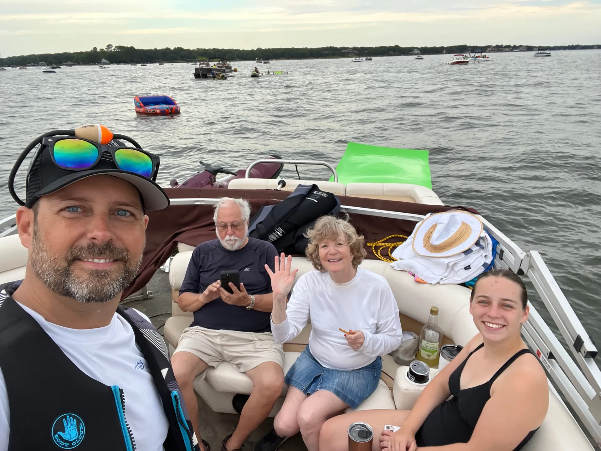 24 Foot pontoon boat for rent on Cedar Creek Lake 