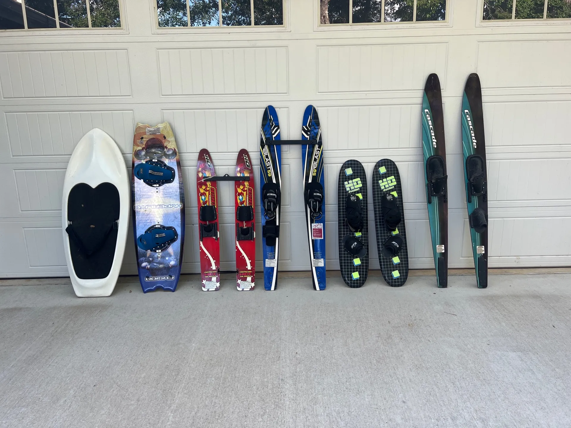 24 Foot pontoon boat for rent on Cedar Creek Lake 