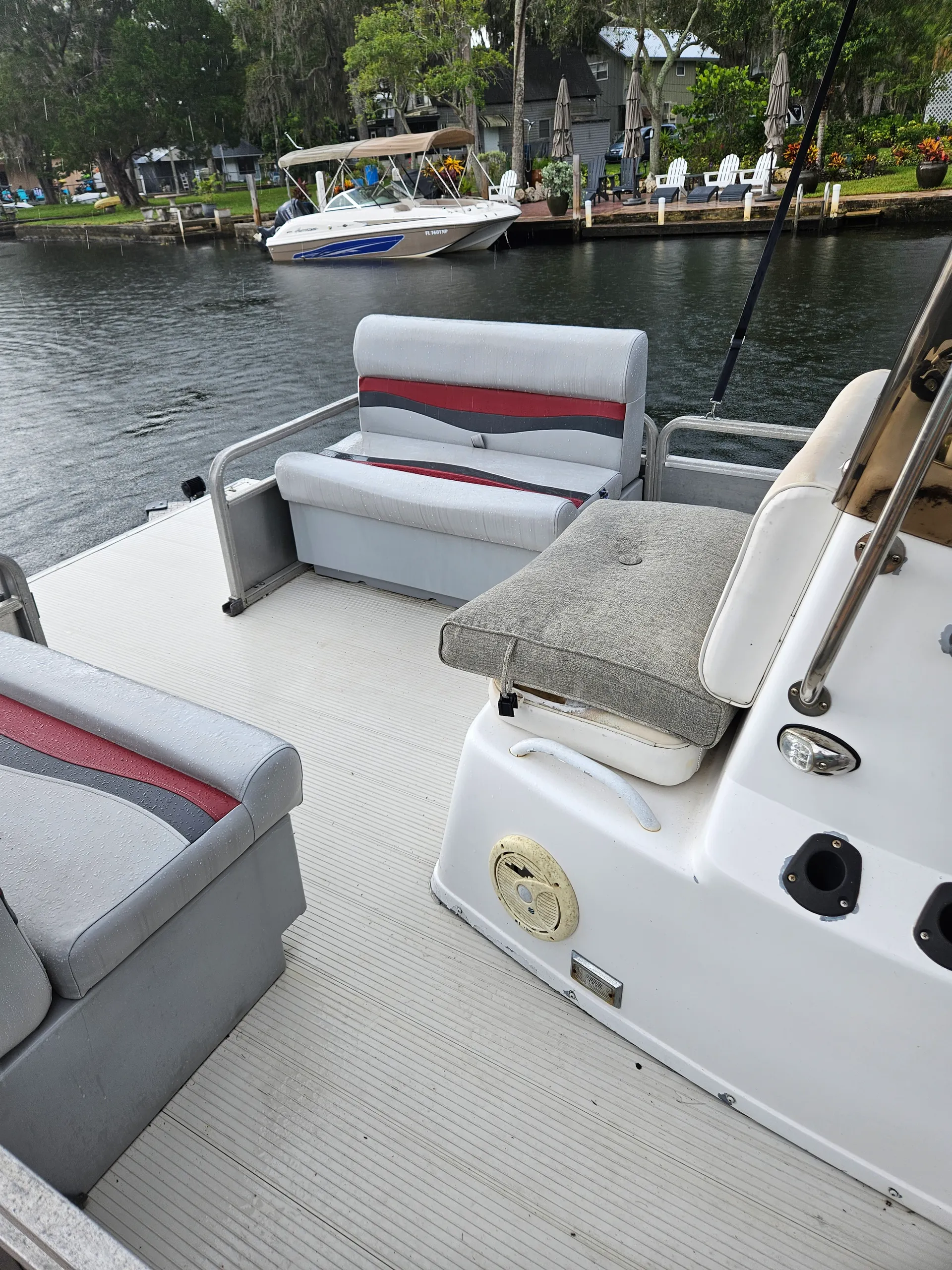 20' Sun Tracker DL Pontoon Boat