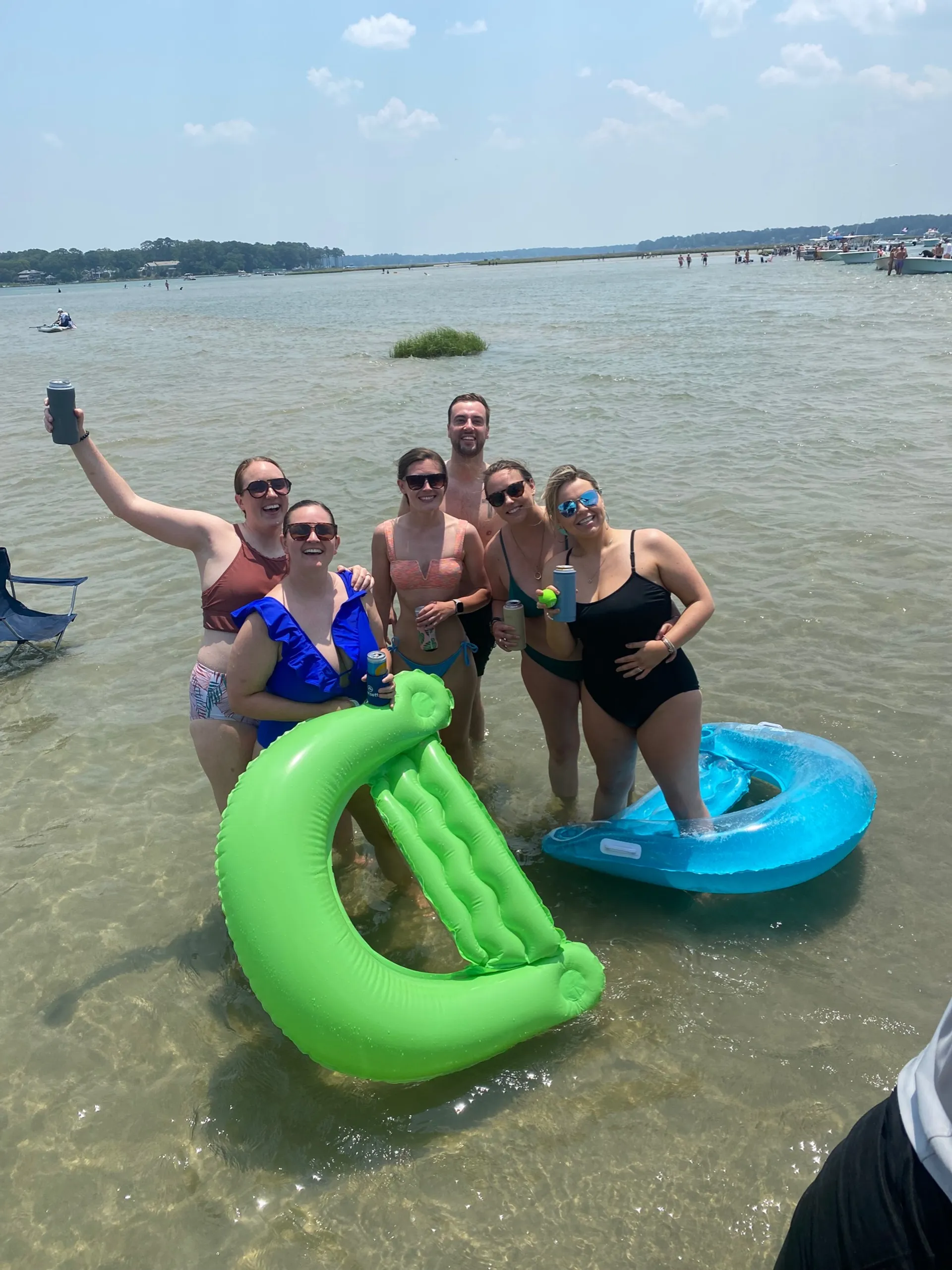 Cruise in Style: Luxury Tritoon Adventures