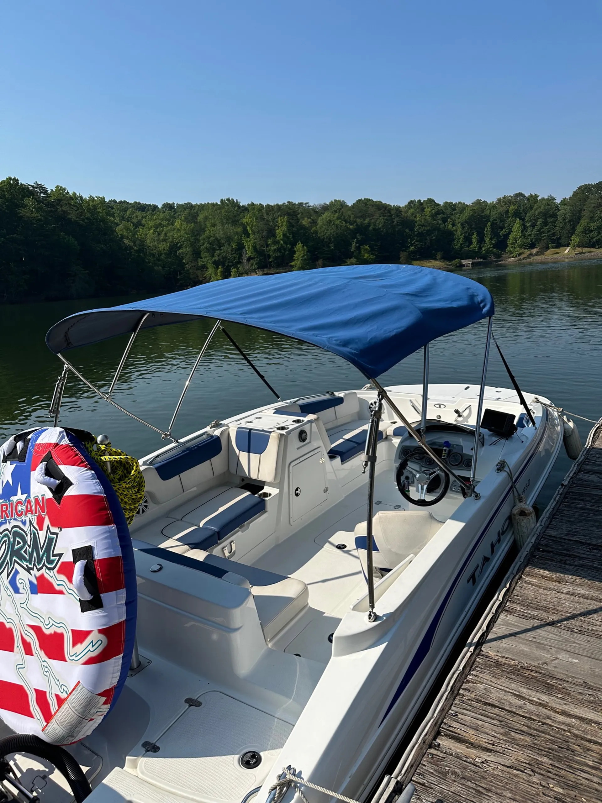 Deck Boat on Lake Wylie / Catawba river