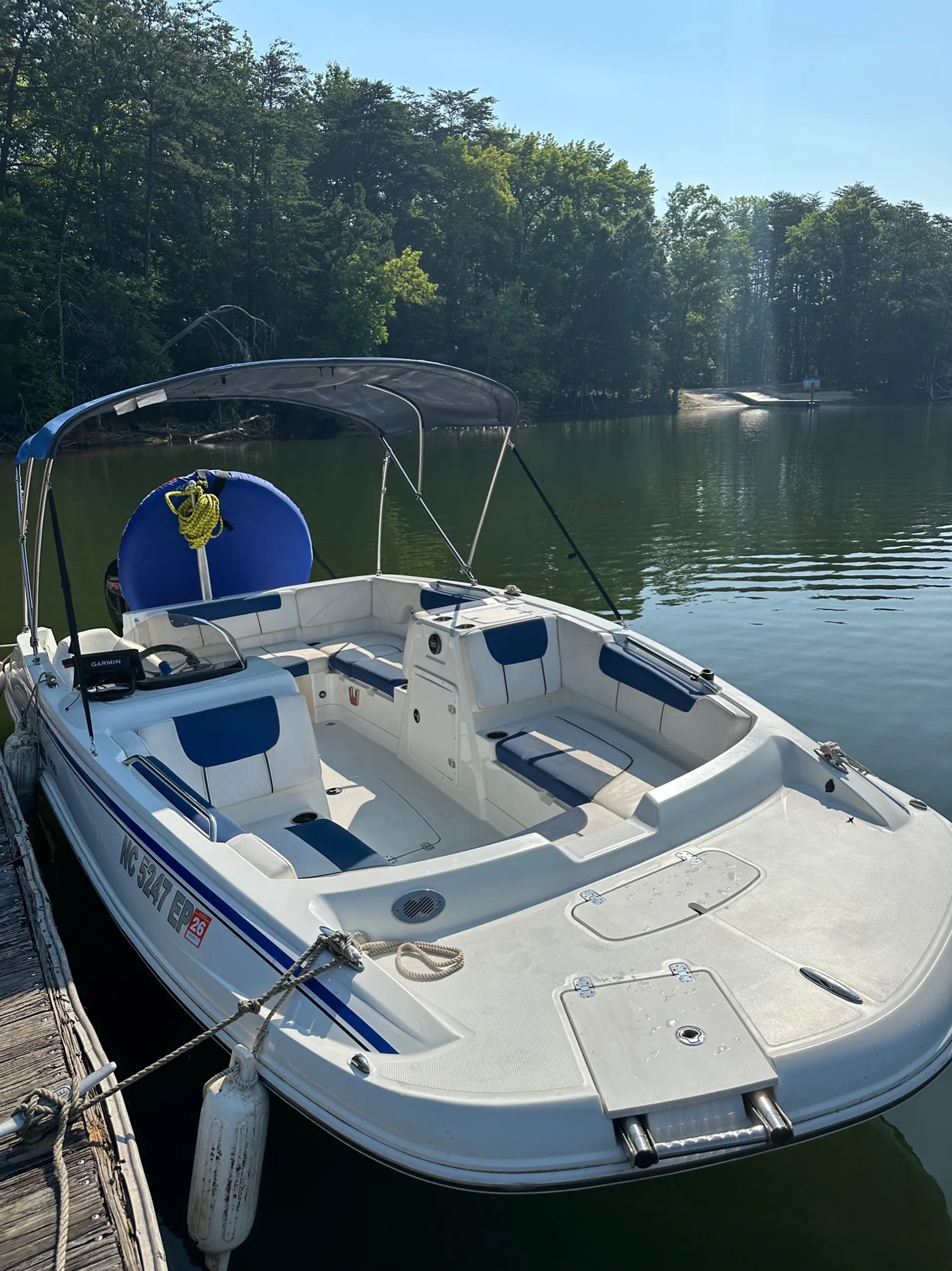 Deck Boat on Lake Wylie / Catawba river