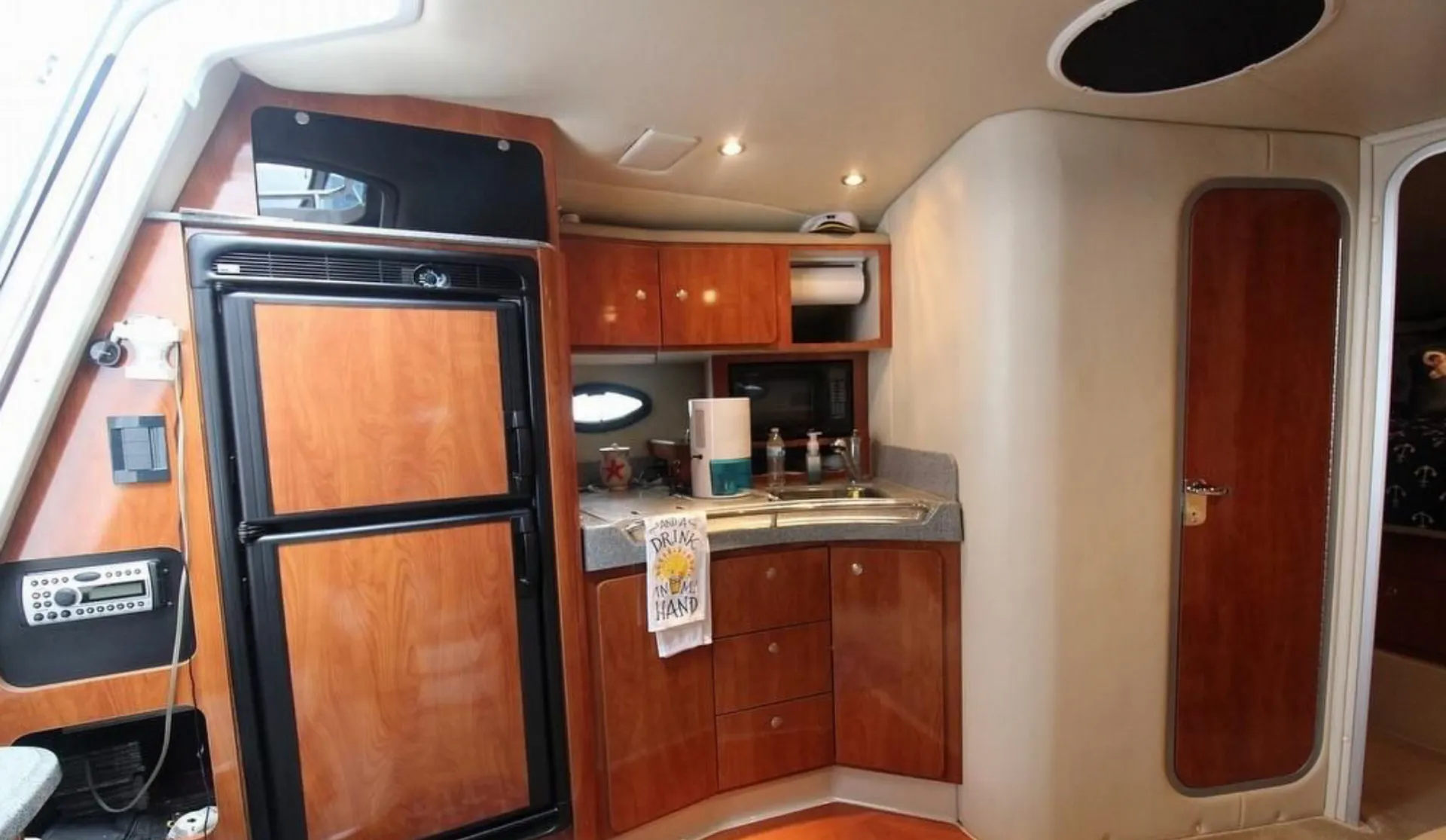 Larson Boats 370 Cabrio Mid-Cabin in Miami, FL — photo 9