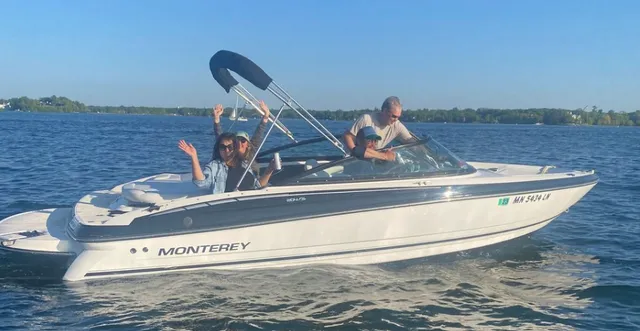 Rent a MONTEREY BOATS bow rider in Wayzata, MN near me