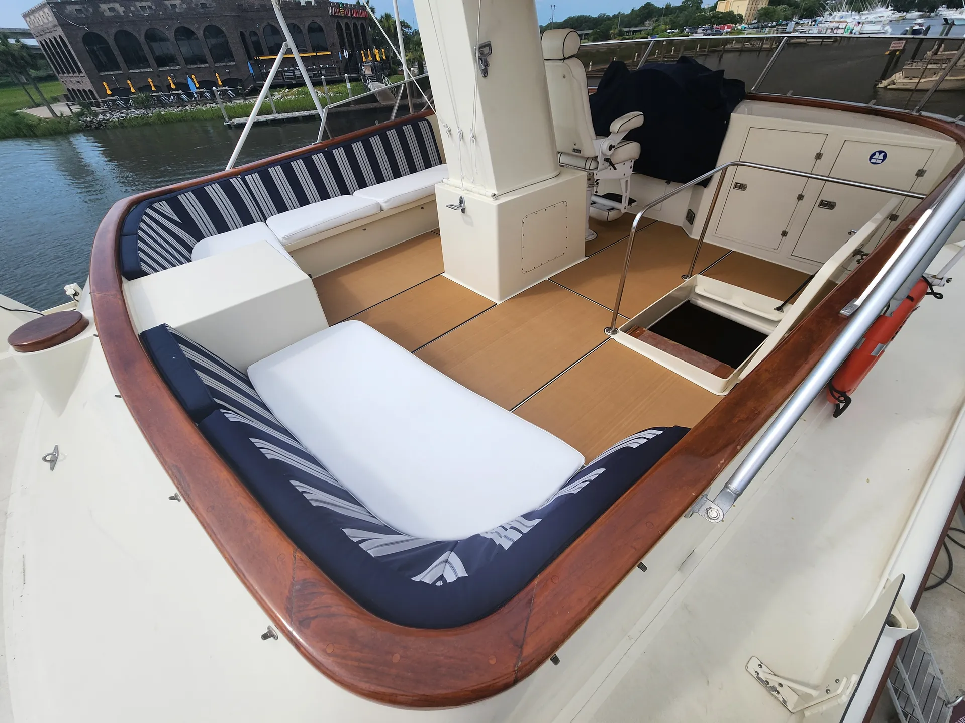 80' Luxury classic yacht - Charter the Netflix Outerbanks yacht!
