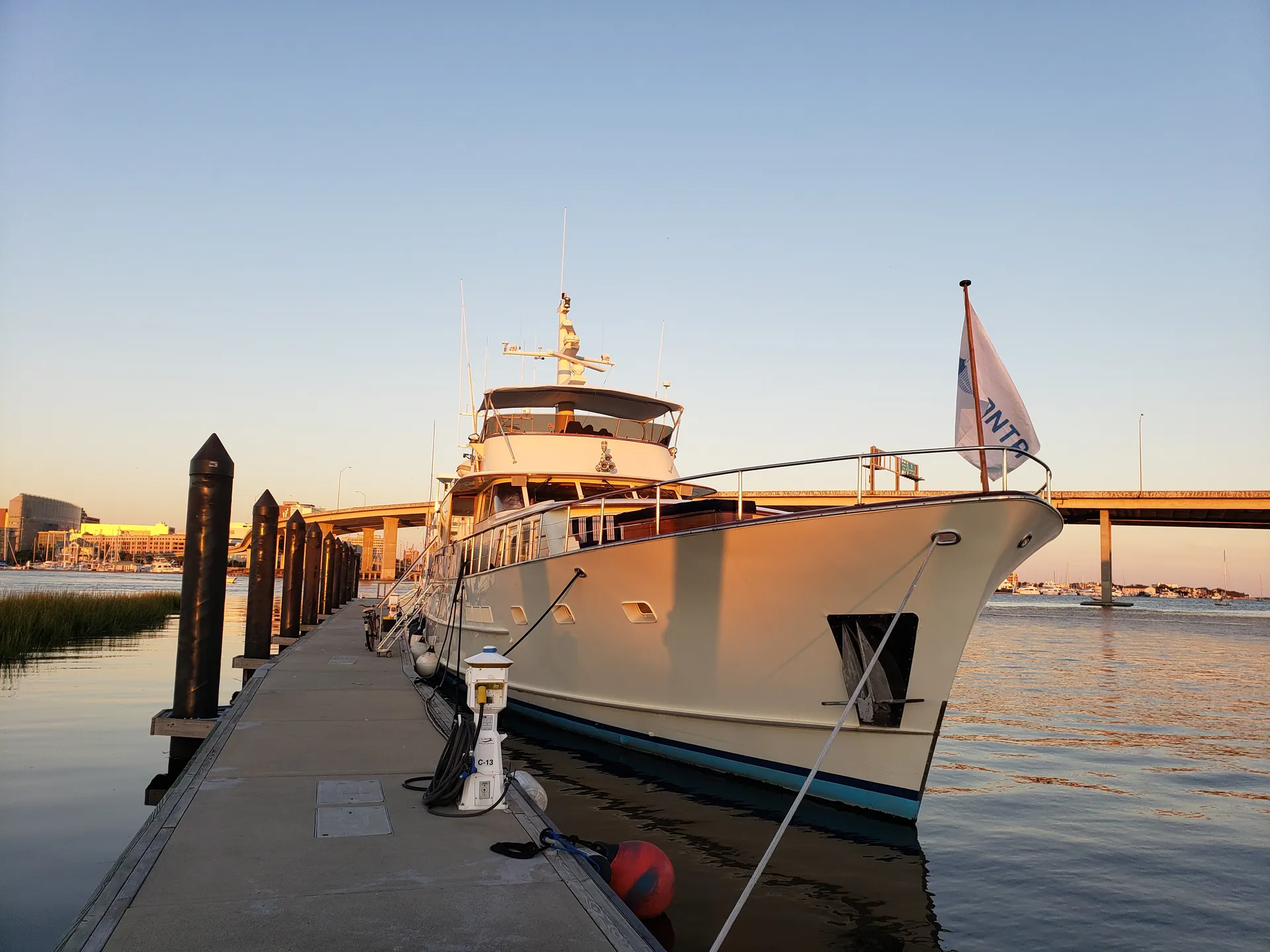 80' Luxury classic yacht - Charter the Netflix Outerbanks yacht!