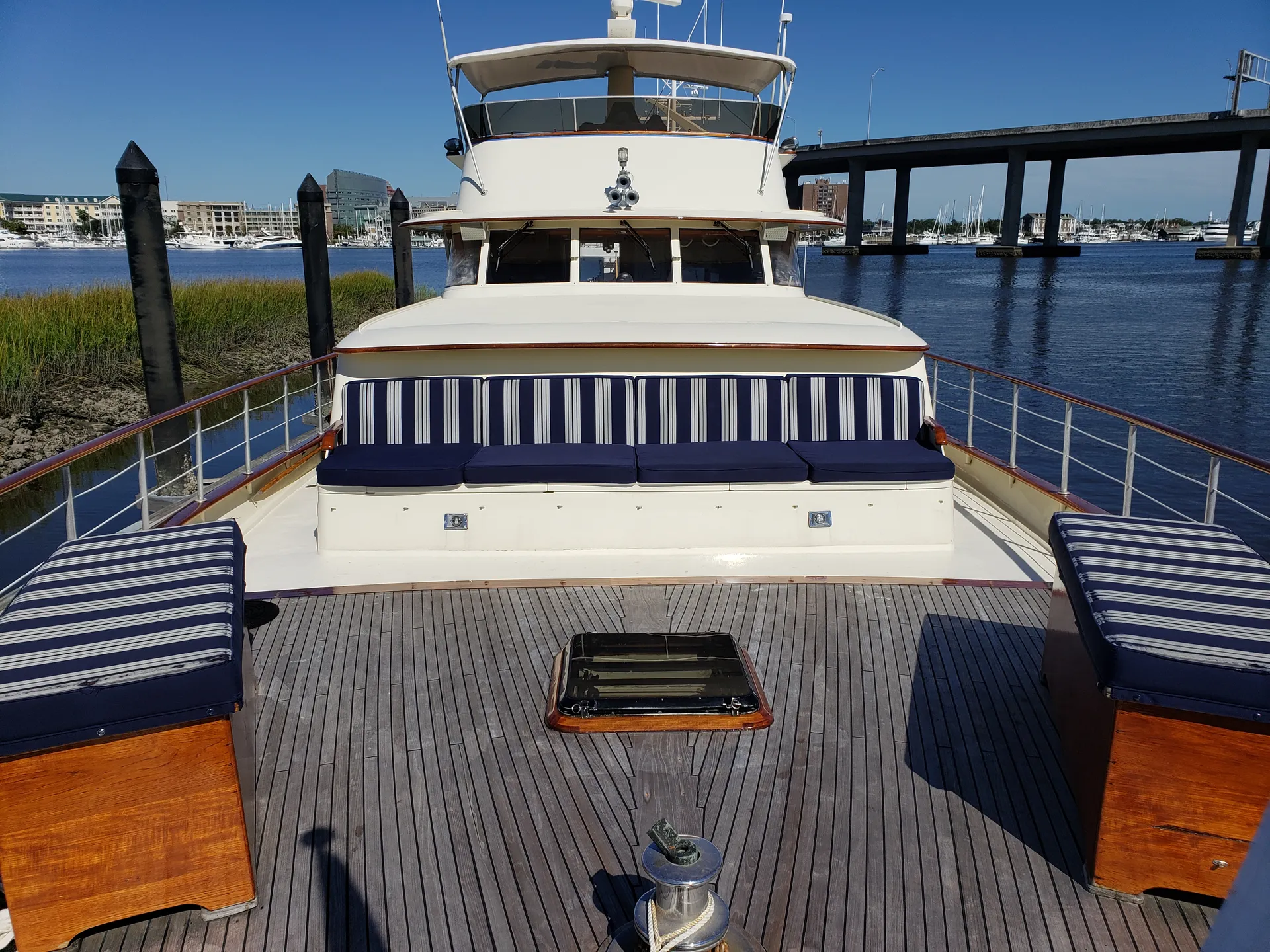 80' Luxury classic yacht - Charter the Netflix Outerbanks yacht!