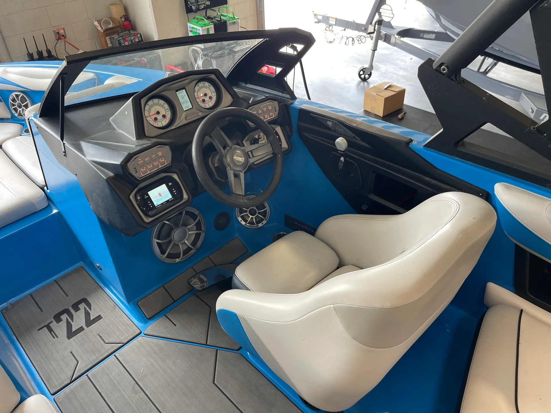 AXIS WAKE RESEARCH T22 W/TRAILER in Belle Isle, FL — photo 5