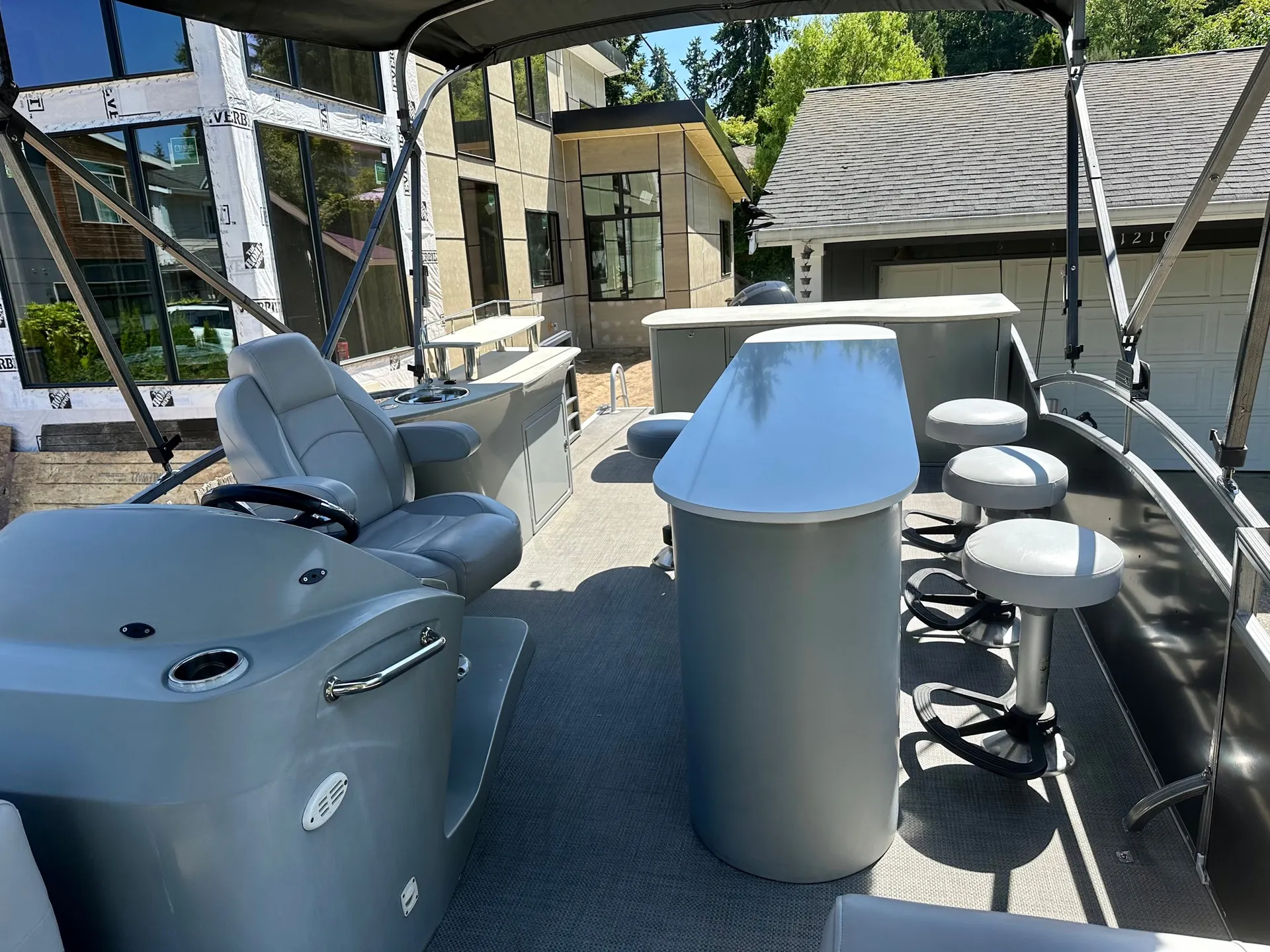 Lexington 526 pontoon boat