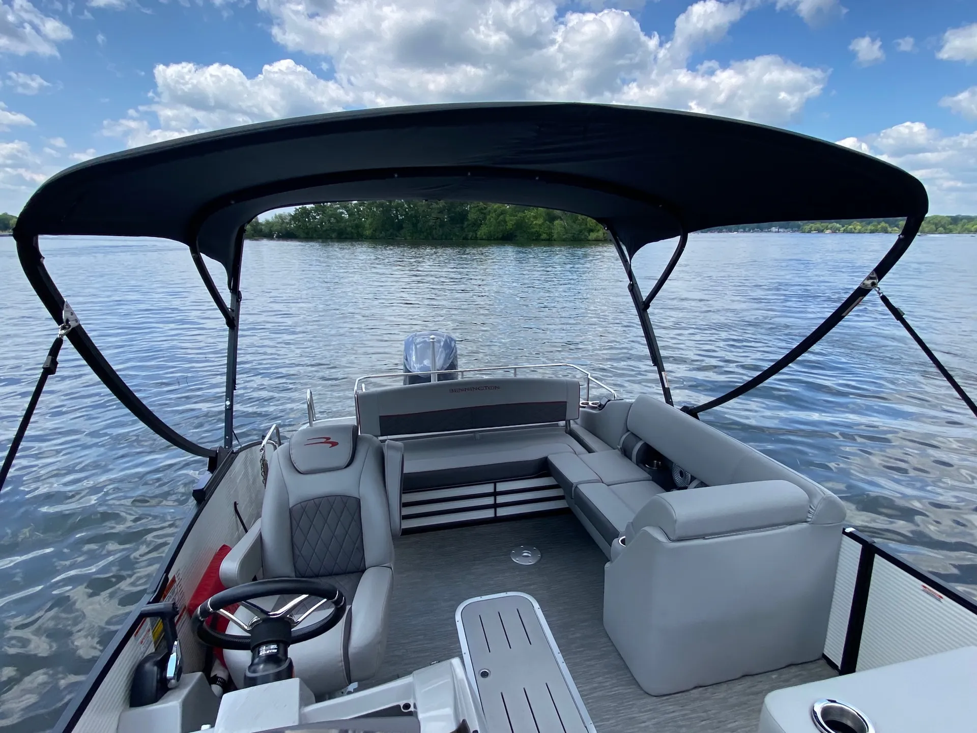 2022 Bennington BowRider Tritoon 250HP Yamaha *WE DELIVER TO YOUR LAKE