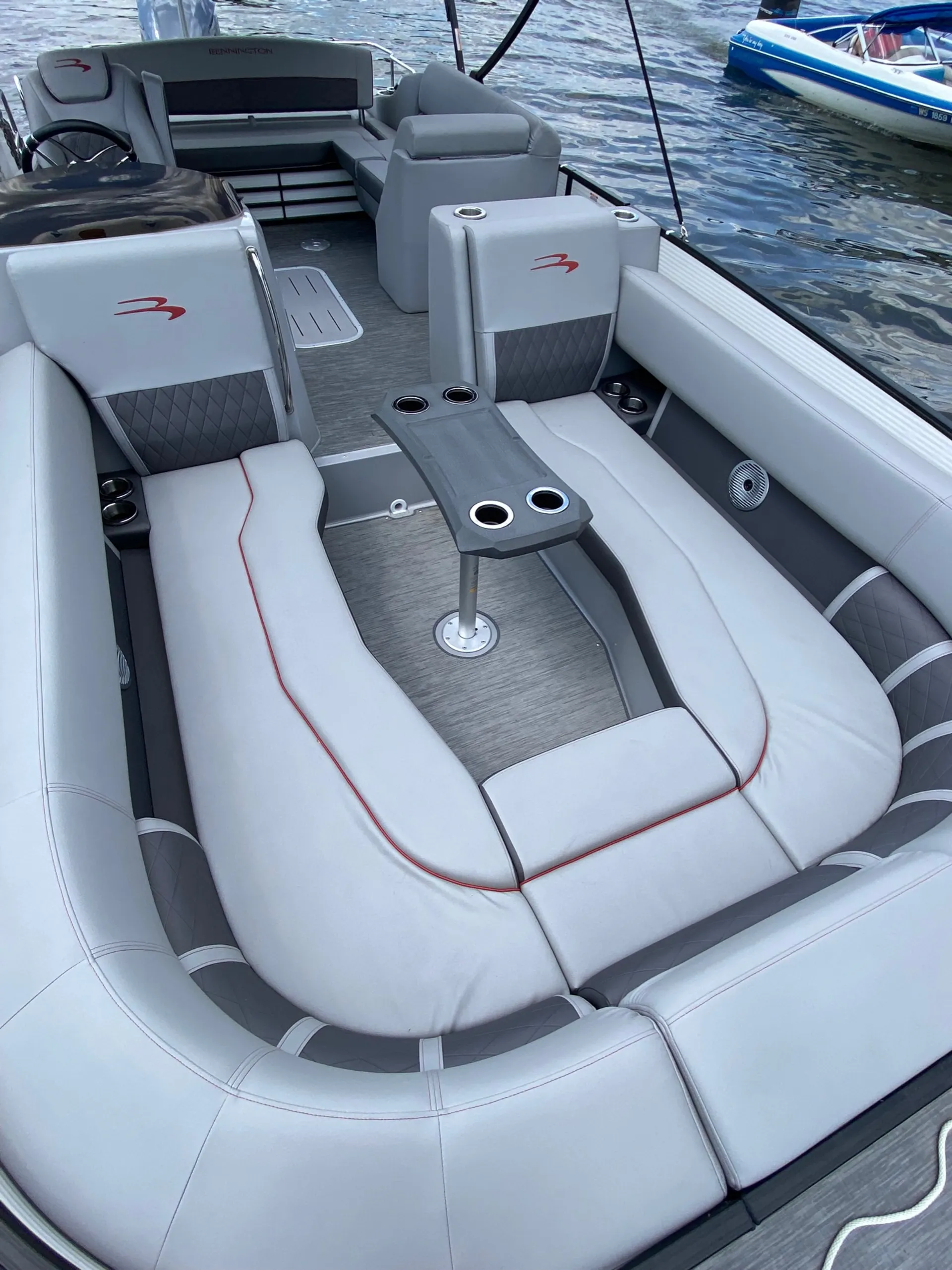 2022 Bennington BowRider Tritoon 250HP Yamaha *WE DELIVER TO YOUR LAKE
