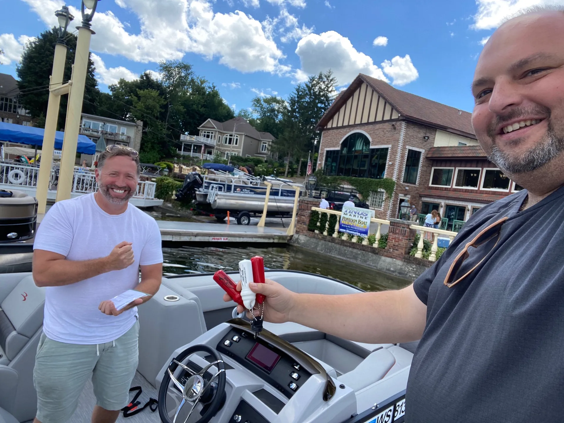 2022 Bennington BowRider Tritoon 250HP Yamaha *WE DELIVER TO YOUR LAKE