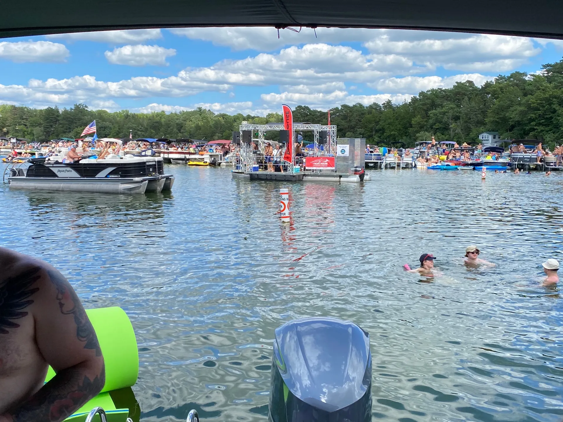 2022 Bennington BowRider Tritoon 250HP Yamaha *WE DELIVER TO YOUR LAKE